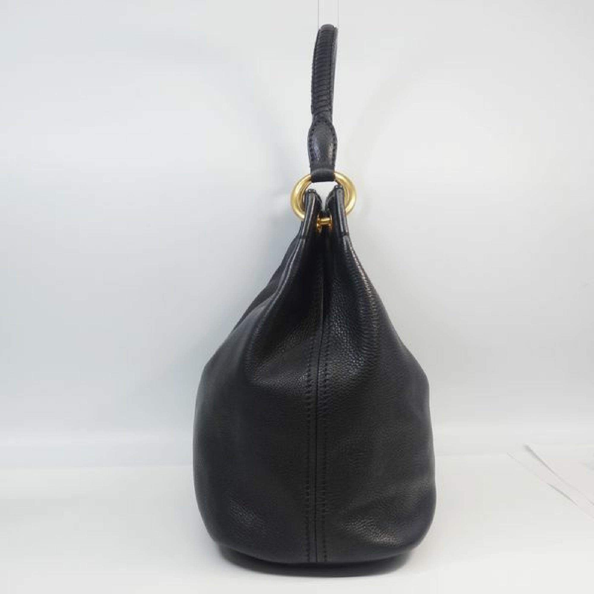An authentic PRADA one shoulder Womens shoulder bag BR4712 black x gold hardware. The color is black x gold hardware. The outside material is Leather. The pattern is one shoulder. This item is Contemporary. The year of manufacture would be