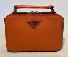 Prada - Sac à bandoulière en cuir Saffiano brique orange