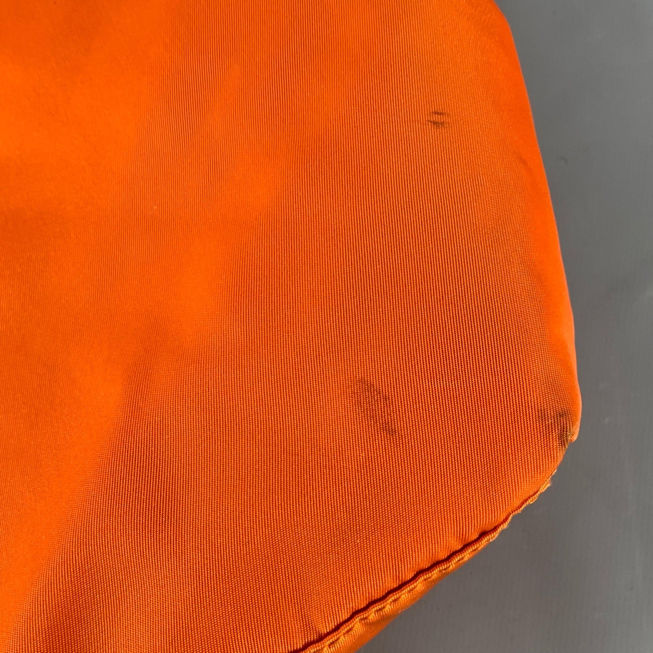 PRADA - Sac à main fourre-tout en nylon et cuir doré orange en vente 5