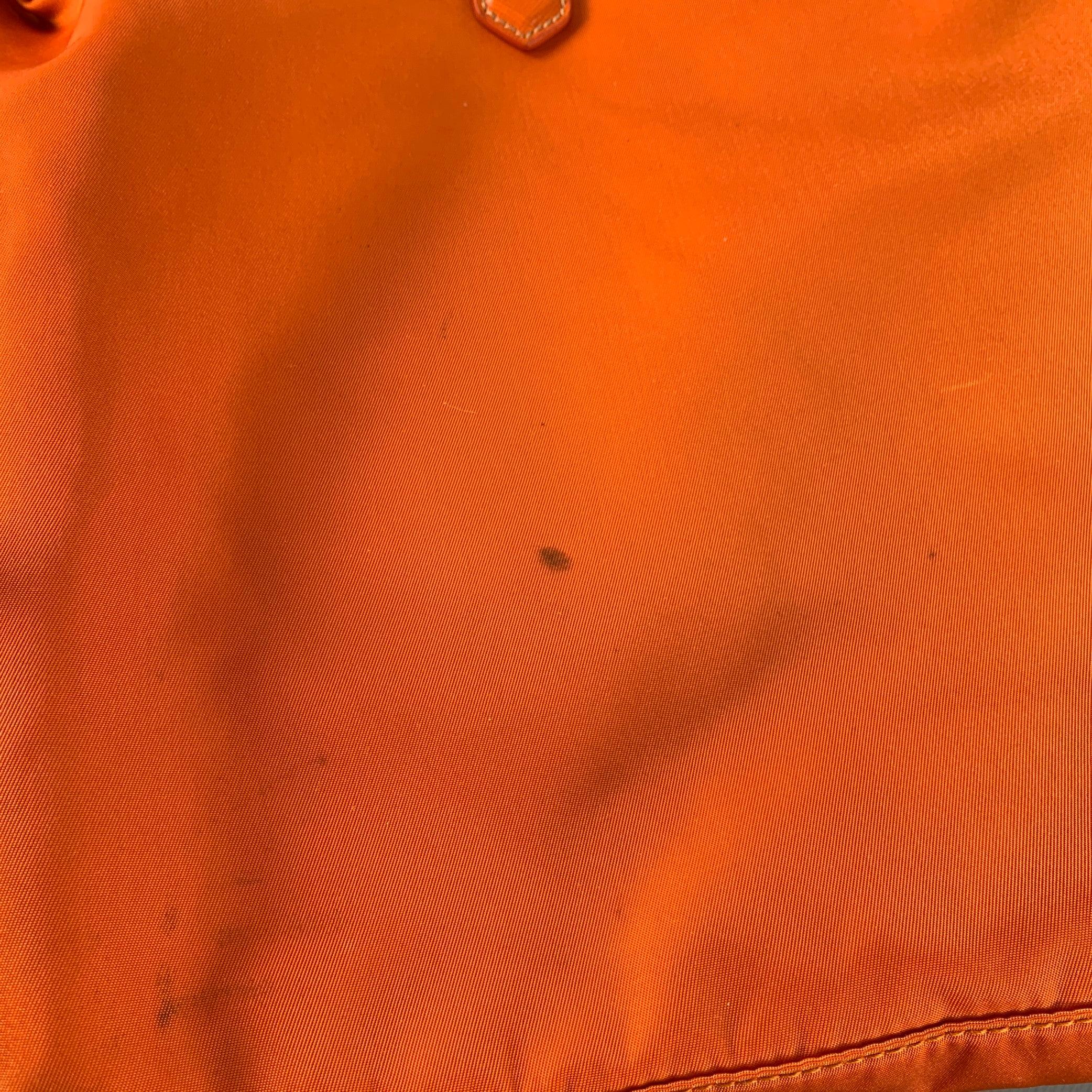 PRADA - Sac à main fourre-tout en nylon et cuir doré orange en vente 4