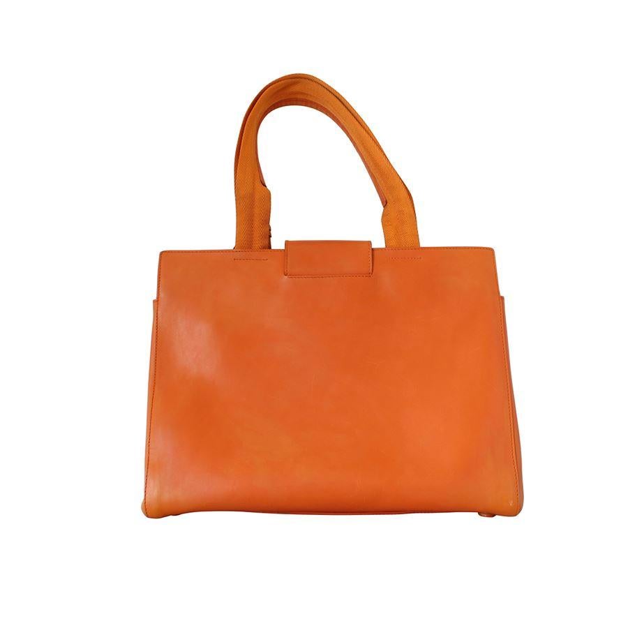 Beautiful Prada bag
Vintage
Leather
Orange color
Double handle
Internal zip pocket
Additional three compartments
Cm 32 x 24 x 12 (12.6 x 9.4 x 4.7 inches)
Fast international shipping included in the price.