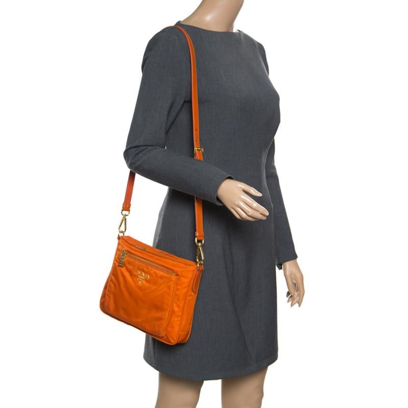 Prada Orange Nylon Crossbody Tasche im Zustand „Gut“ in Dubai, Al Qouz 2