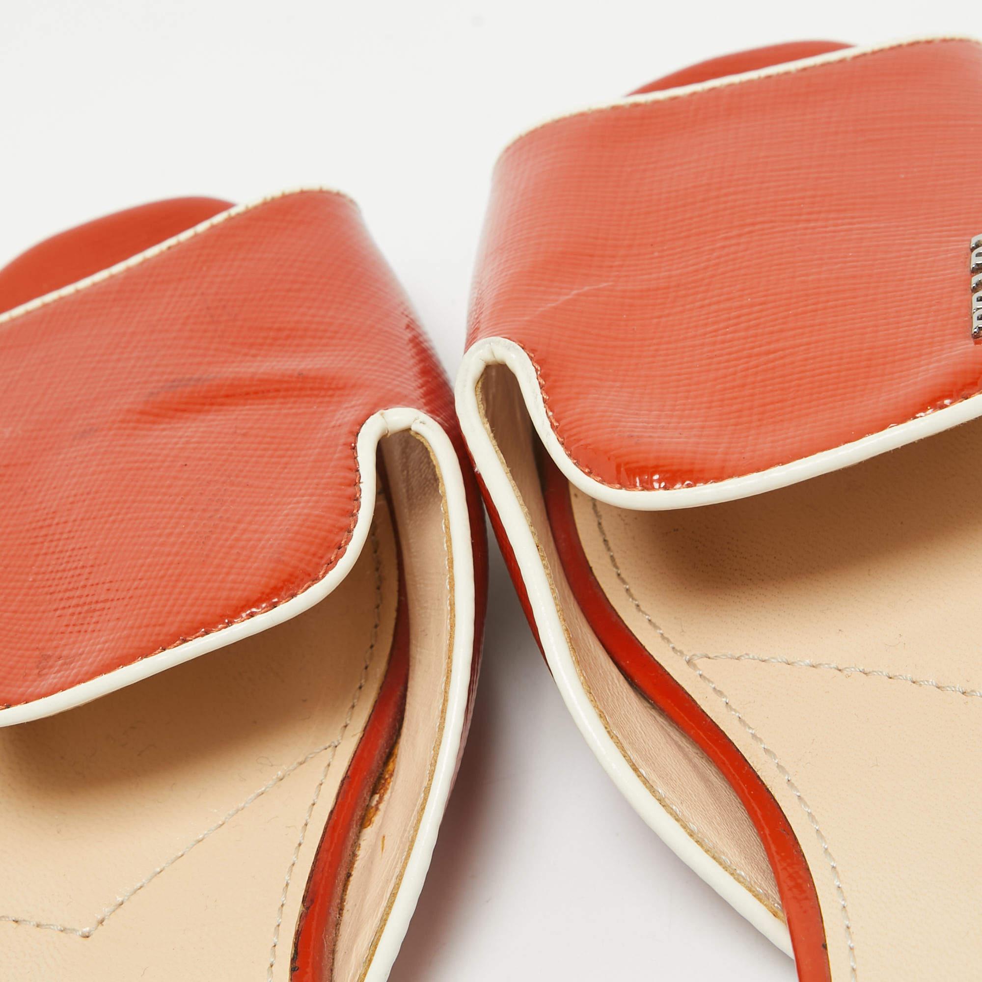 Women's Prada Orange Patent Leather Flat Slides Size 36 For Sale