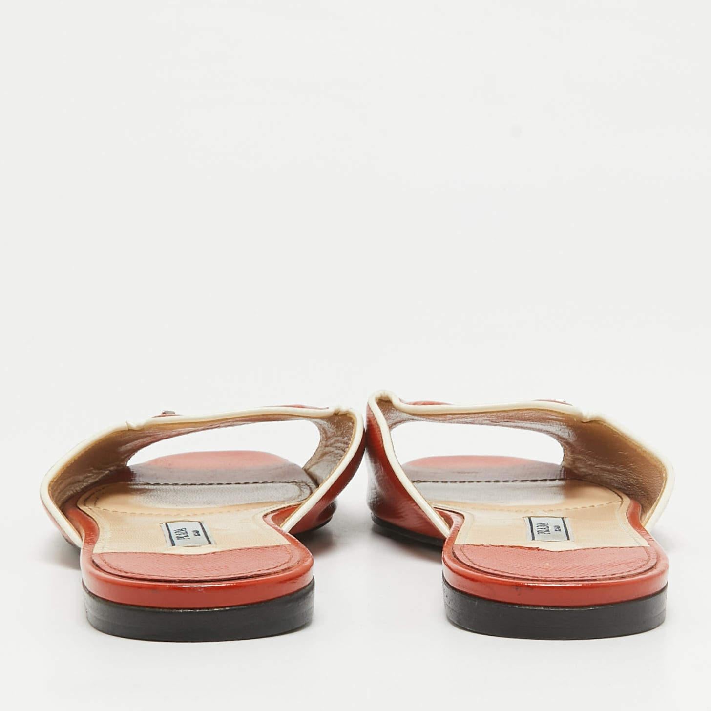Prada Orange Patent Leather Flat Slides Size 36 For Sale 2