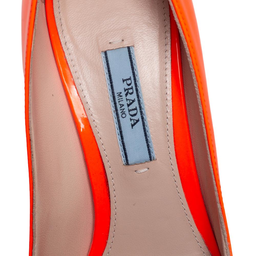Prada Orange Patent Leather Pointed Toe Pumps Size 36.5 In Good Condition In Dubai, Al Qouz 2