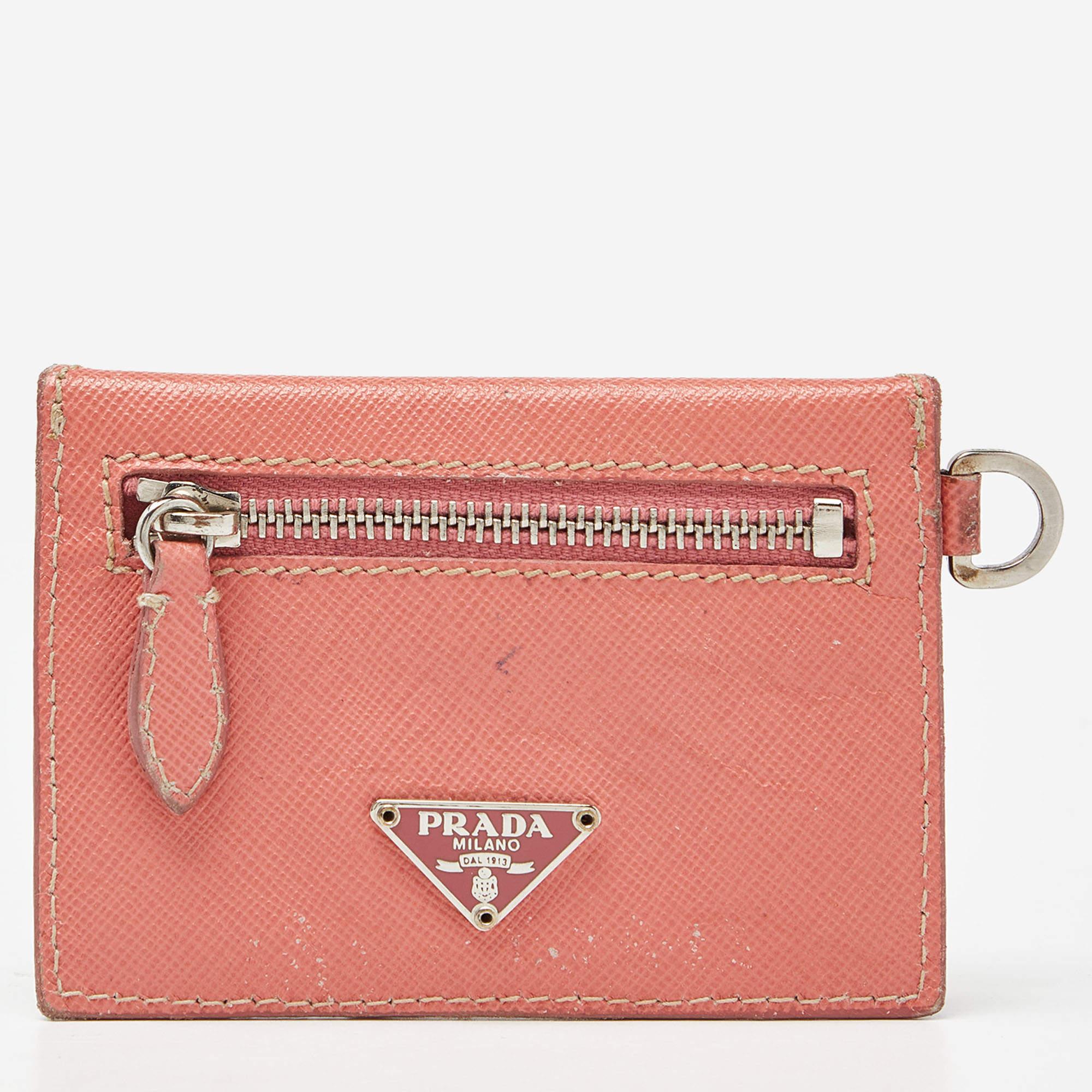 Portacredenciales de piel saffiano naranja de Prada en Bueno estado para la venta en Dubai, Al Qouz 2