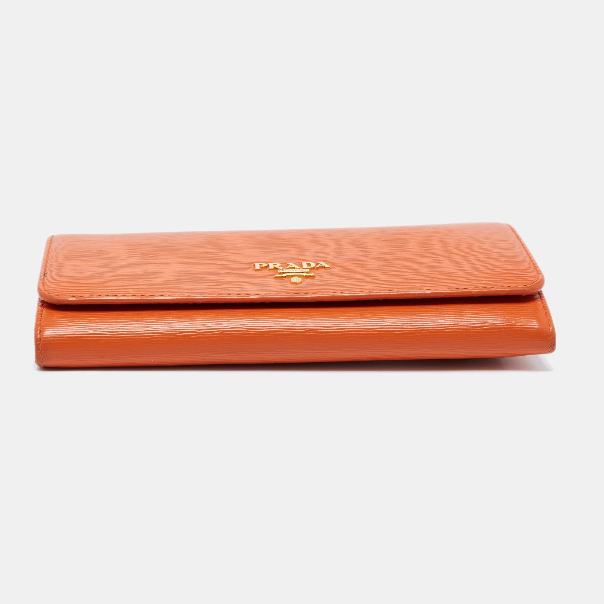 Prada Orange Saffiano Lux Leather Flap Continental Wallet In Good Condition In Dubai, Al Qouz 2