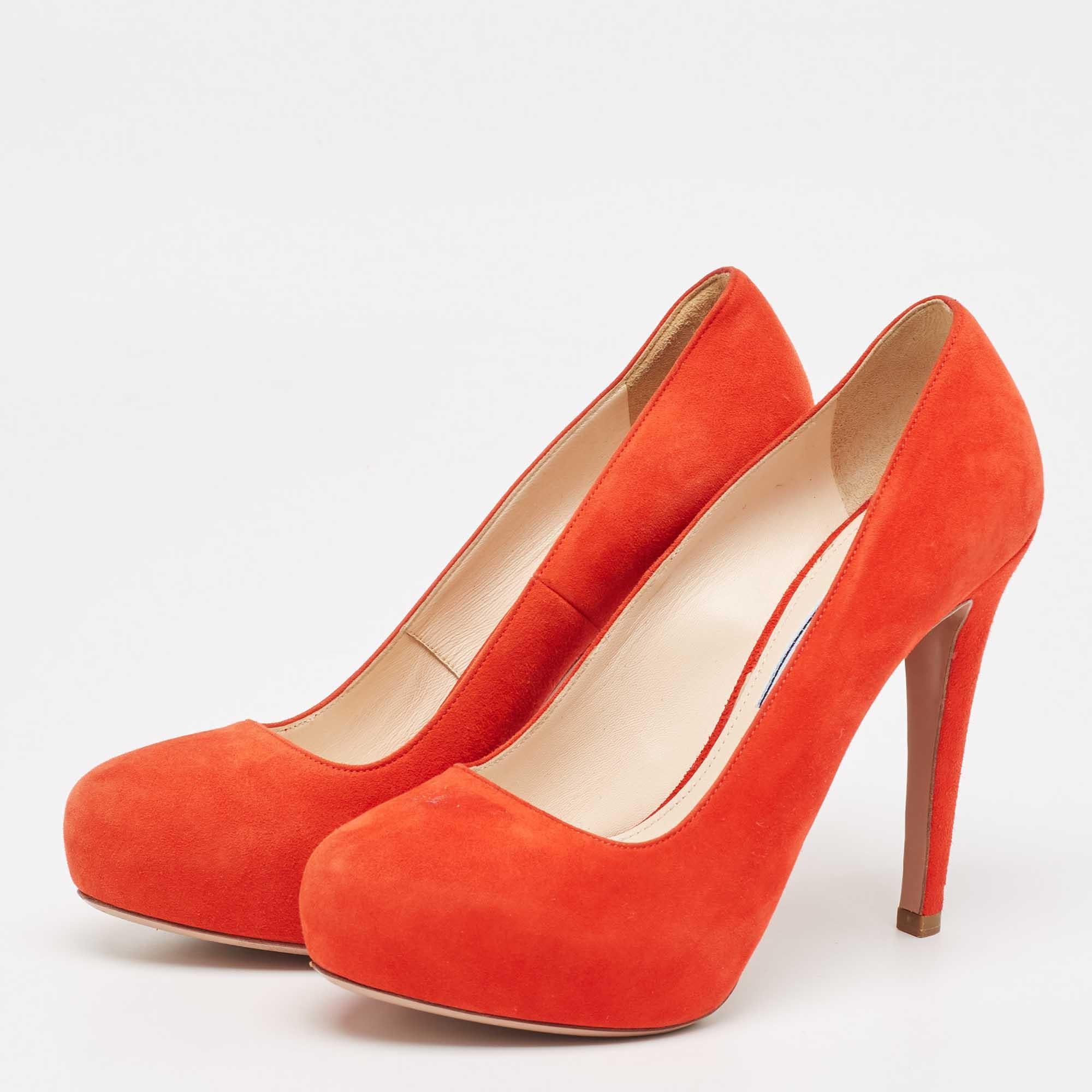 Sfoggiate uno stile elegante con questo paio di décolleté. Queste scarpe eleganti sono realizzate con materiali di qualità. Sono montati su suole resistenti e tacchi eleganti.