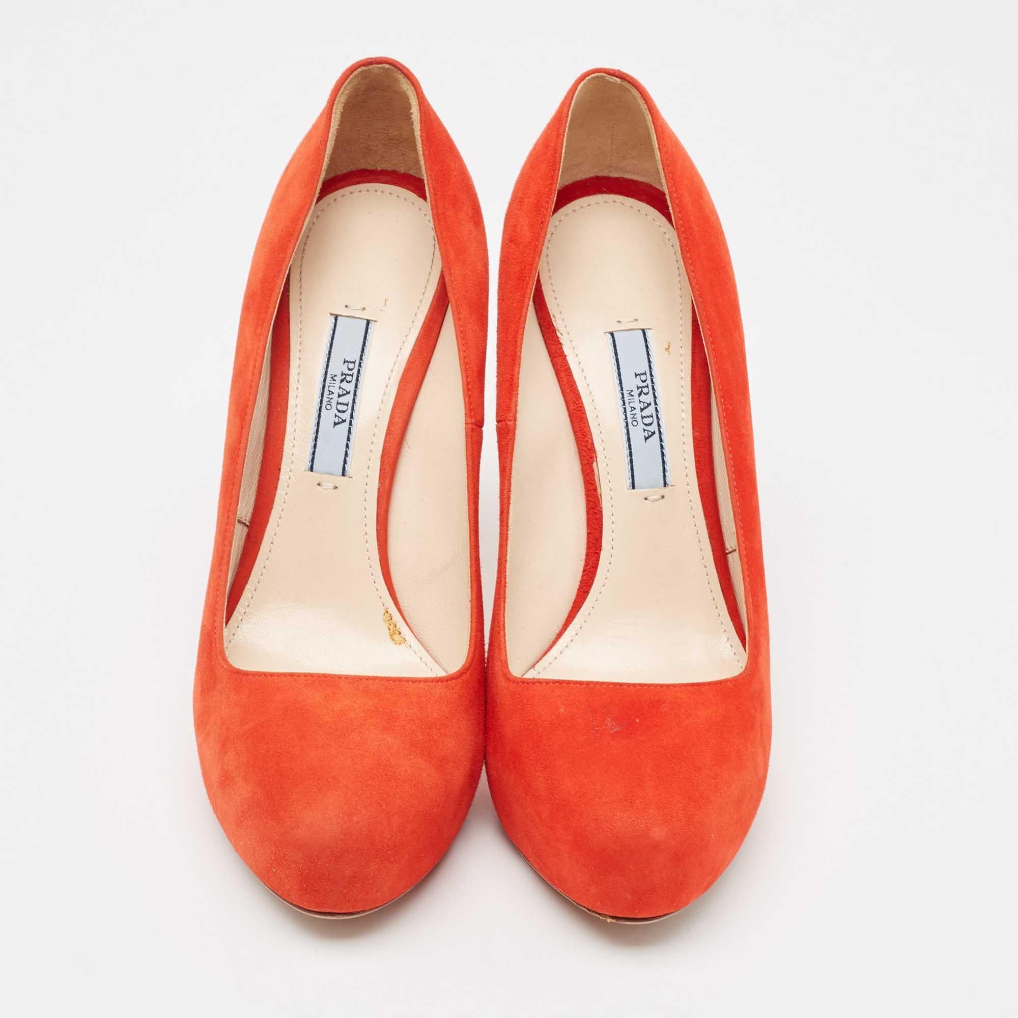 Rosso Prada, Pumps con plateau in pelle scamosciata arancione, misura 36,5