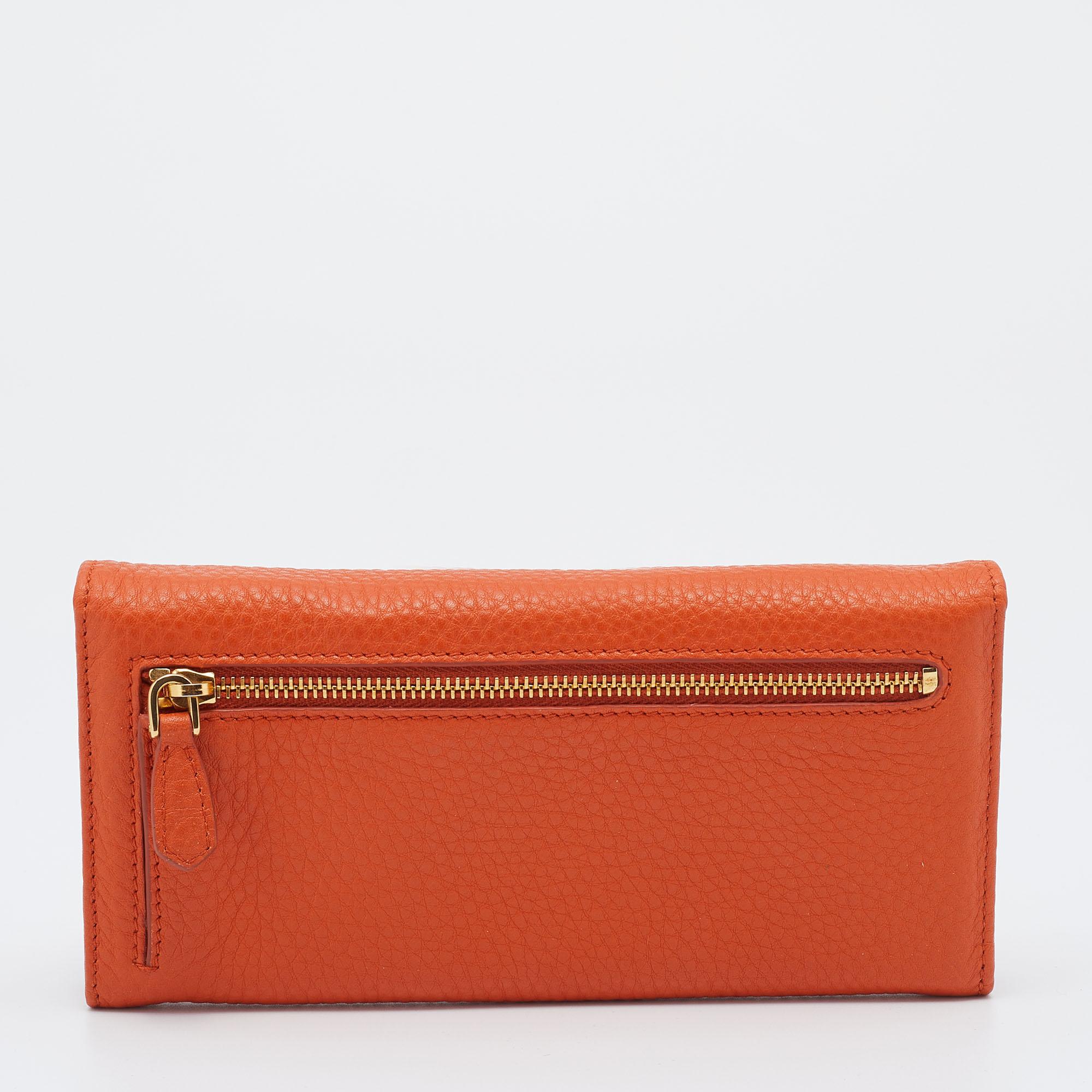 Sophistication meets practicality in this wallet from Prada. Rendered perfectly from leather, it features brand detailing on the front flap and a back zipper pocket. The leather and fabric interior of this orange creation is fitted with different