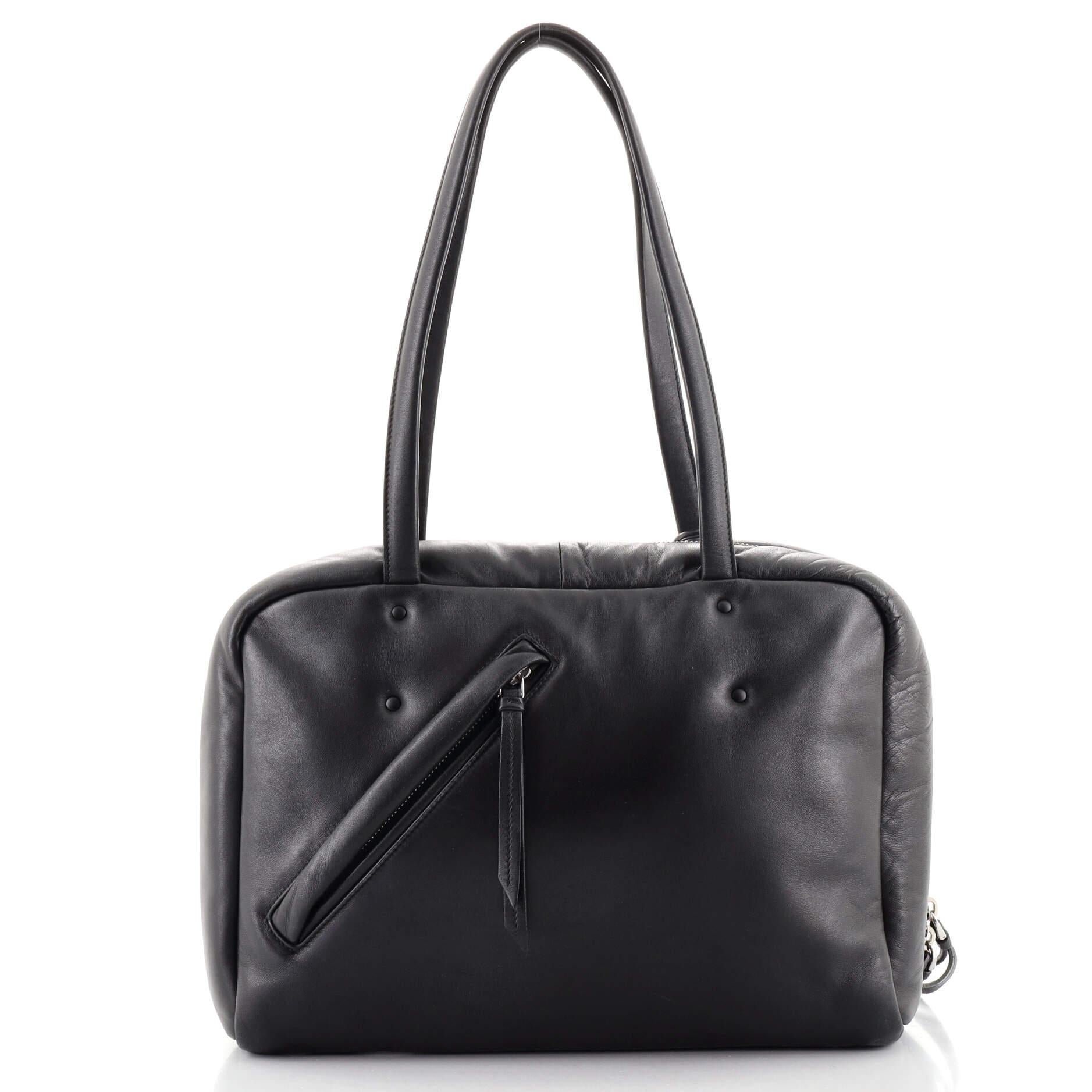Prada gepolsterte Bowlertasche aus Nappa-Leder Medium im Zustand „Gut“ in NY, NY