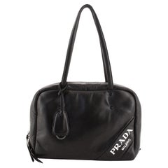Prada gepolsterte Bowlertasche aus Nappa-Leder Medium