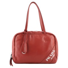 Prada gepolsterte Bowlertasche aus Nappa-Leder Medium