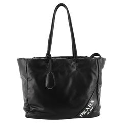Prada Gepolsterte Einkaufstasche aus Nappa-Leder Medium