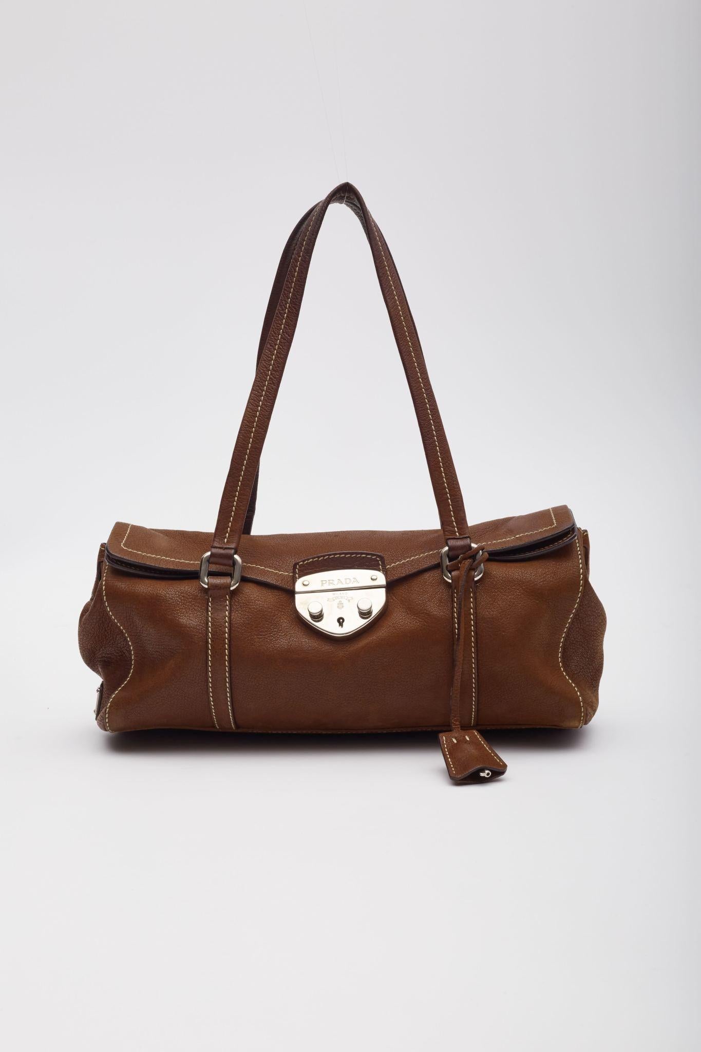 Bolso Prada Candado Piel Marrón Easy Antik en Bueno estado para la venta en Montreal, Quebec