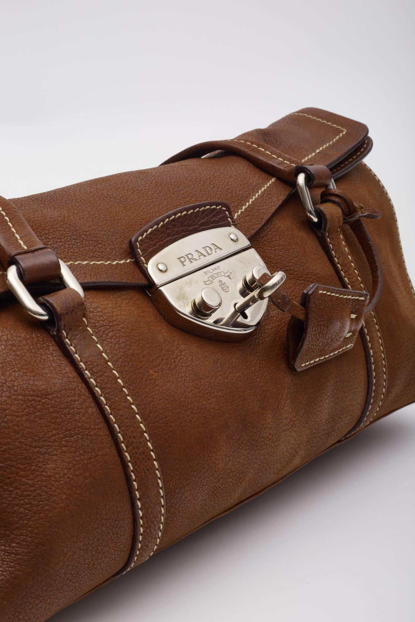 Bolso Prada Candado Piel Marrón Easy Antik en venta 4