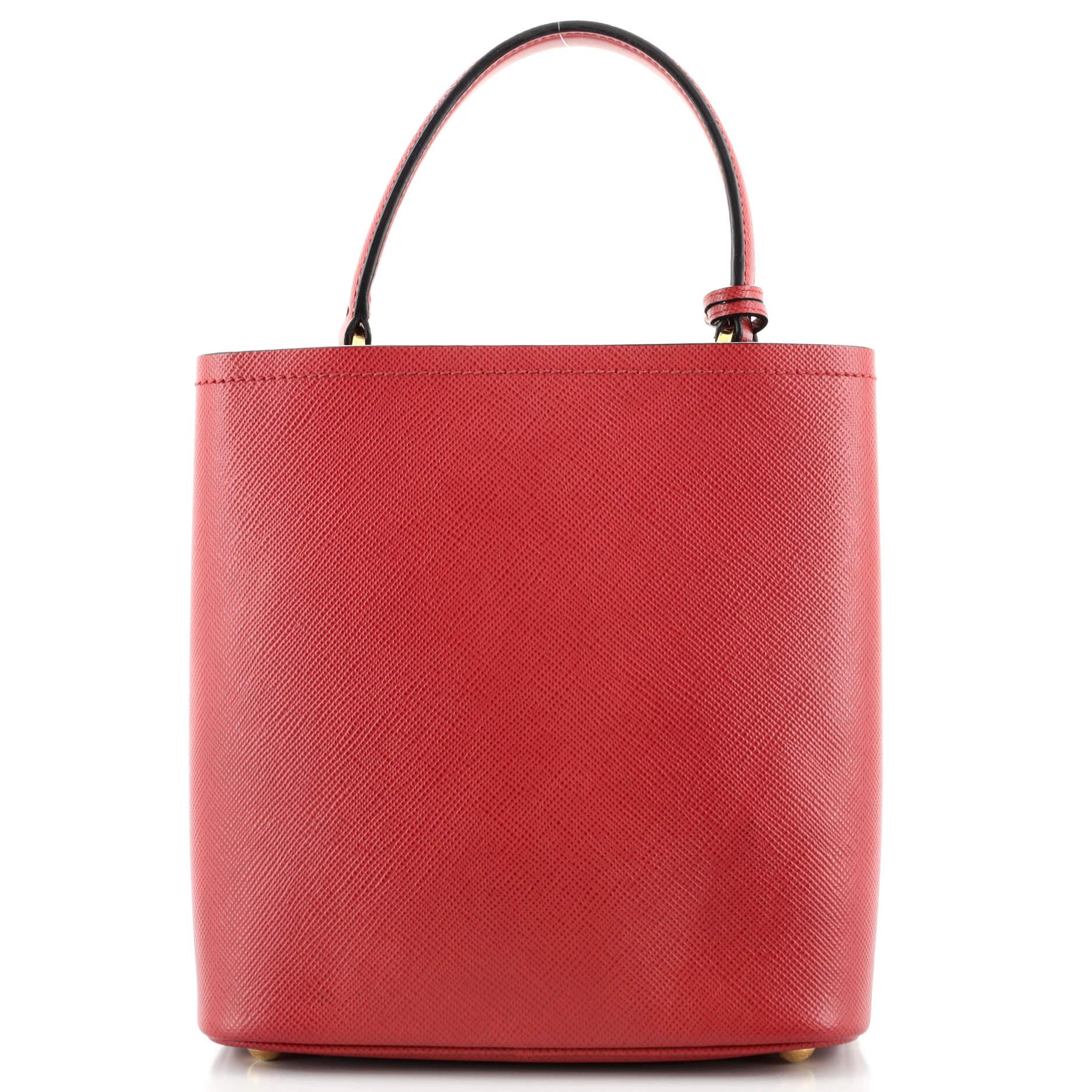 Prada Panier Eimertasche aus Saffiano-Leder Medium (Rot)