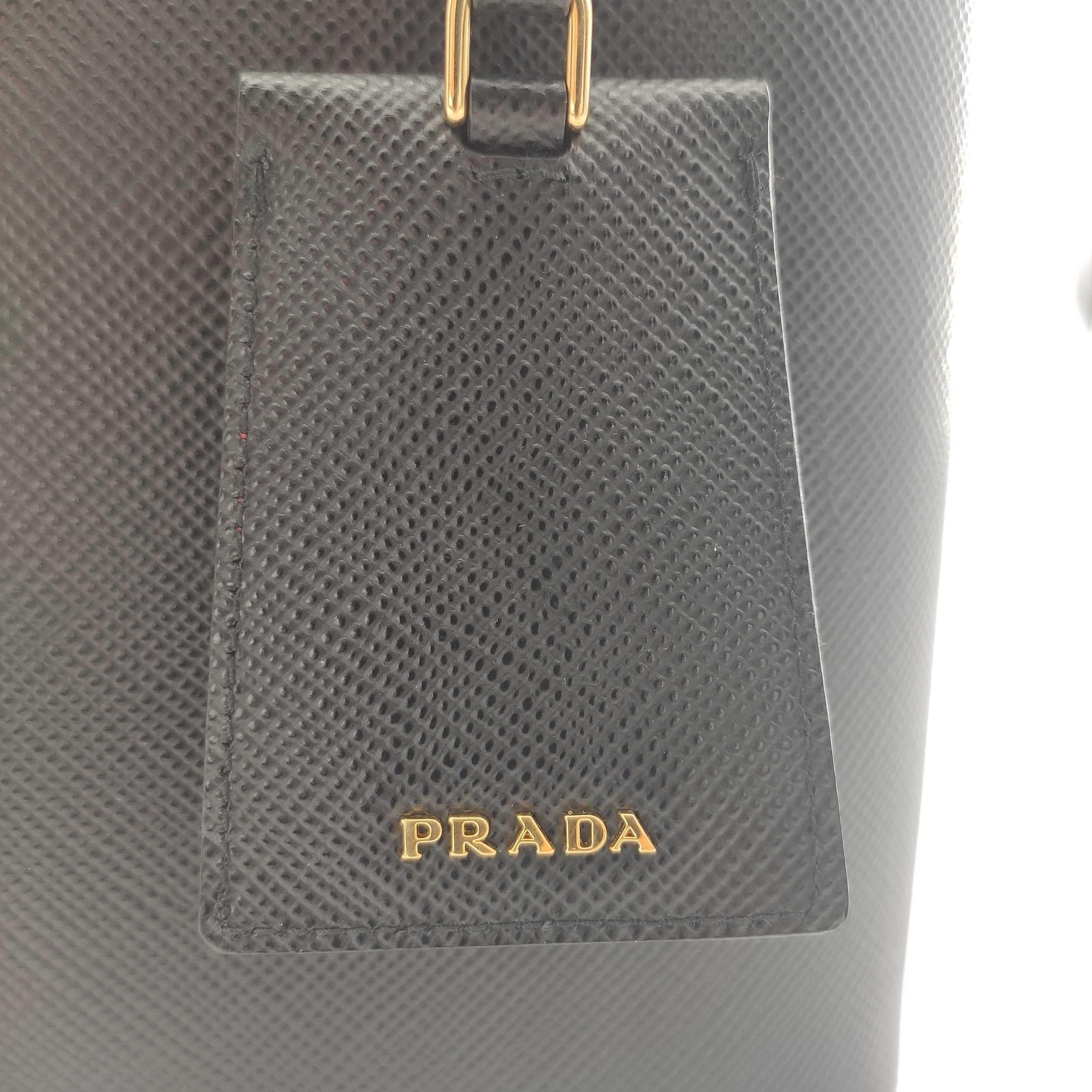 PRADA Panier Shoulder bag in Black Leather For Sale 6