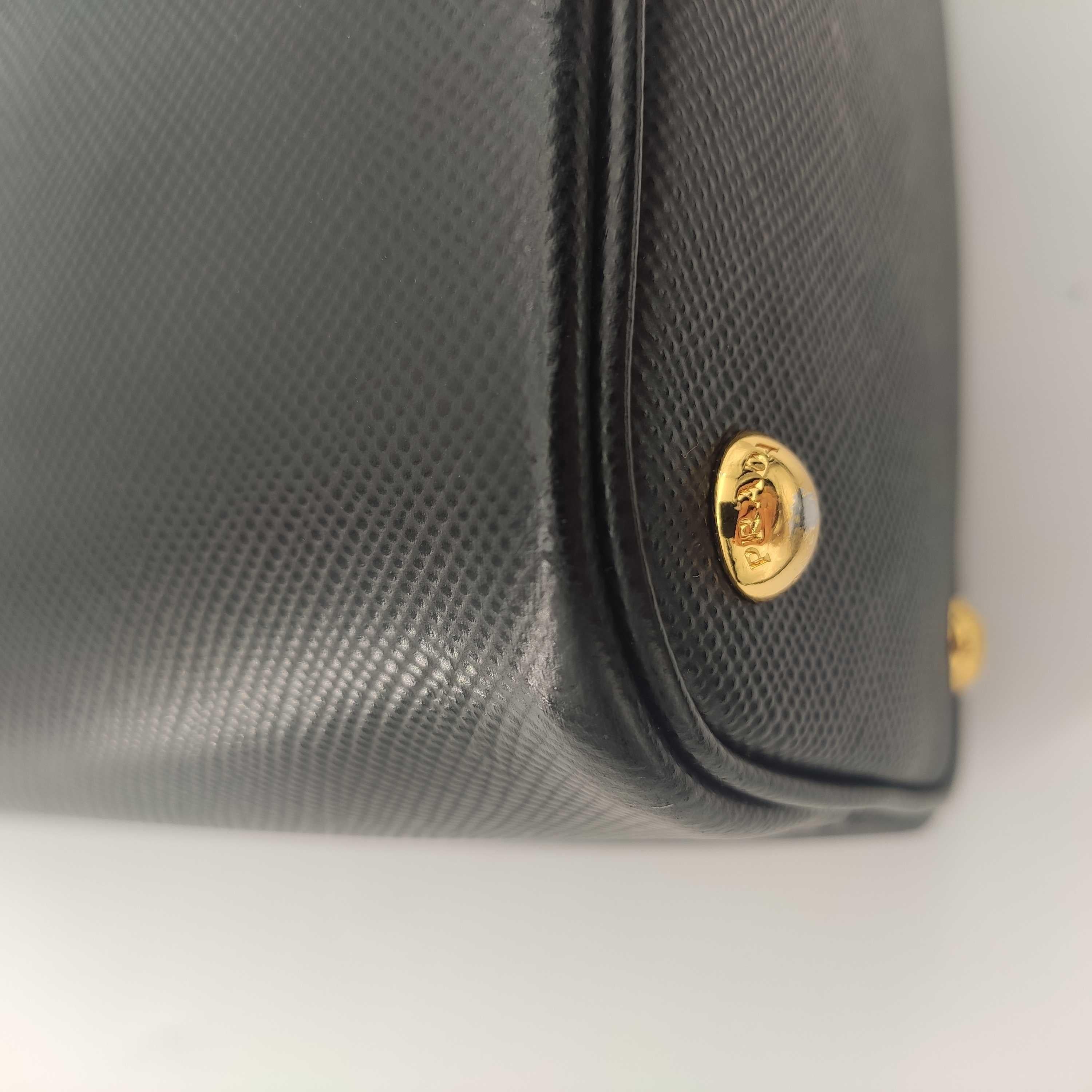 PRADA Panier Shoulder bag in Black Leather For Sale 7
