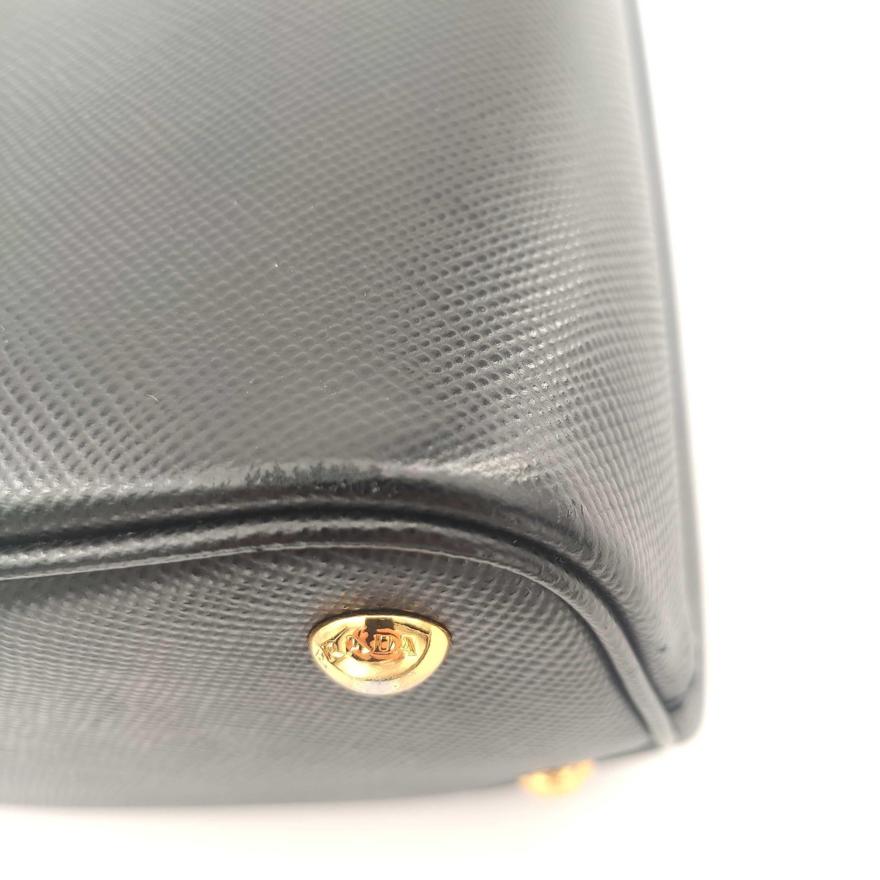 PRADA Panier Shoulder bag in Black Leather For Sale 8