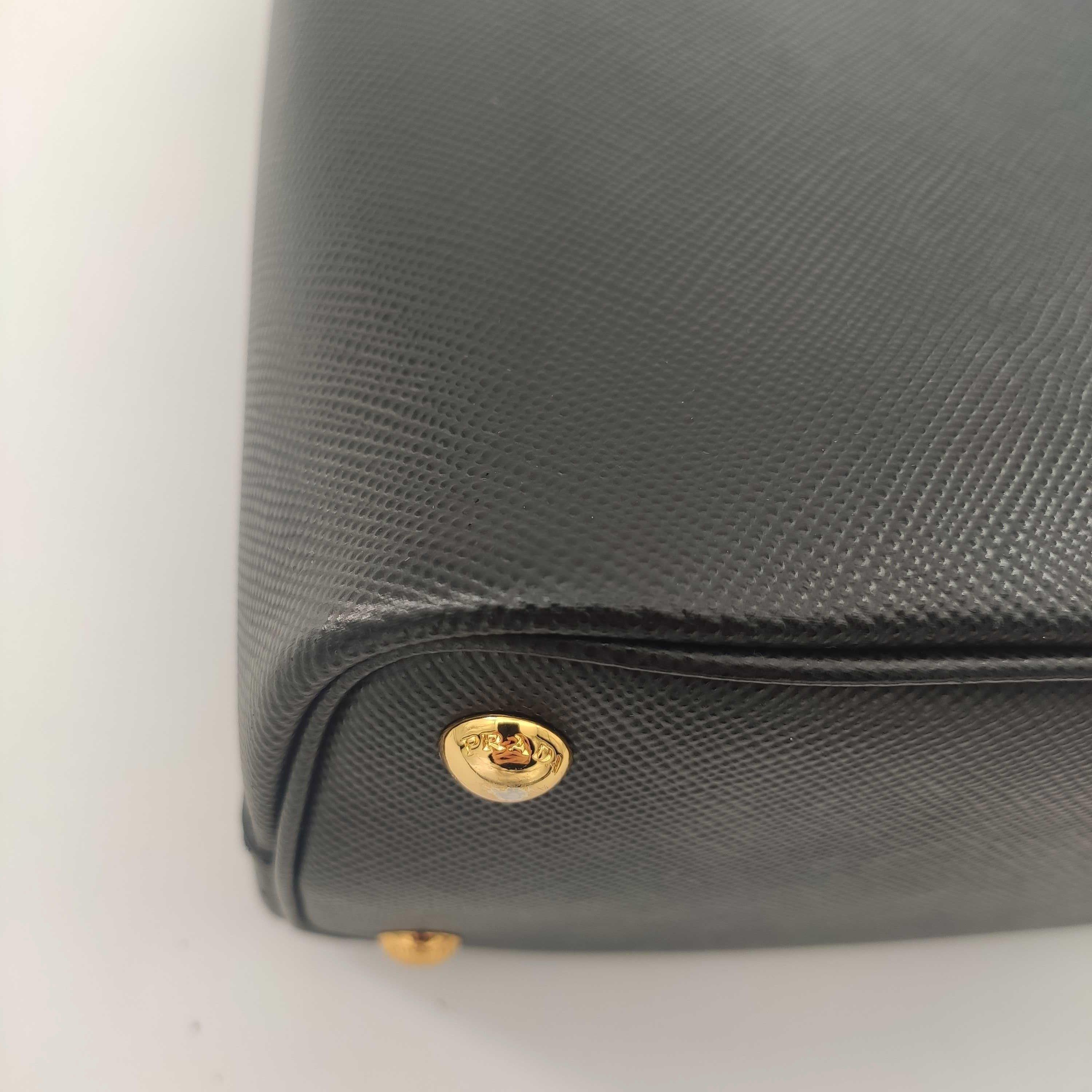 PRADA Panier Shoulder bag in Black Leather For Sale 9