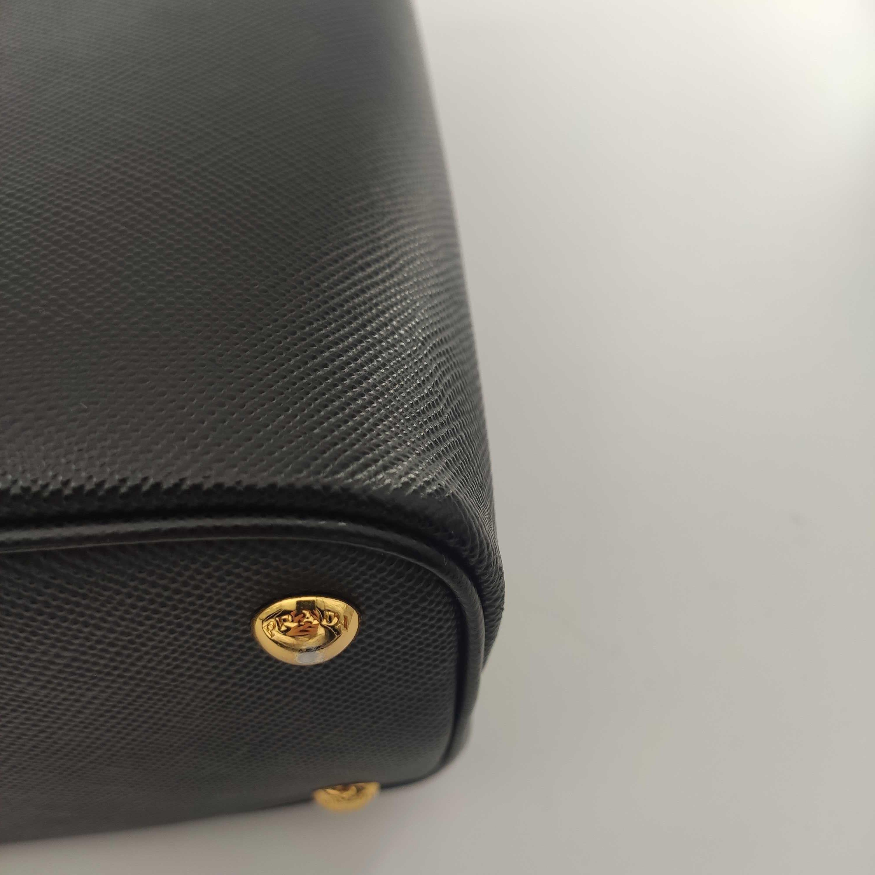 PRADA Panier Shoulder bag in Black Leather For Sale 10