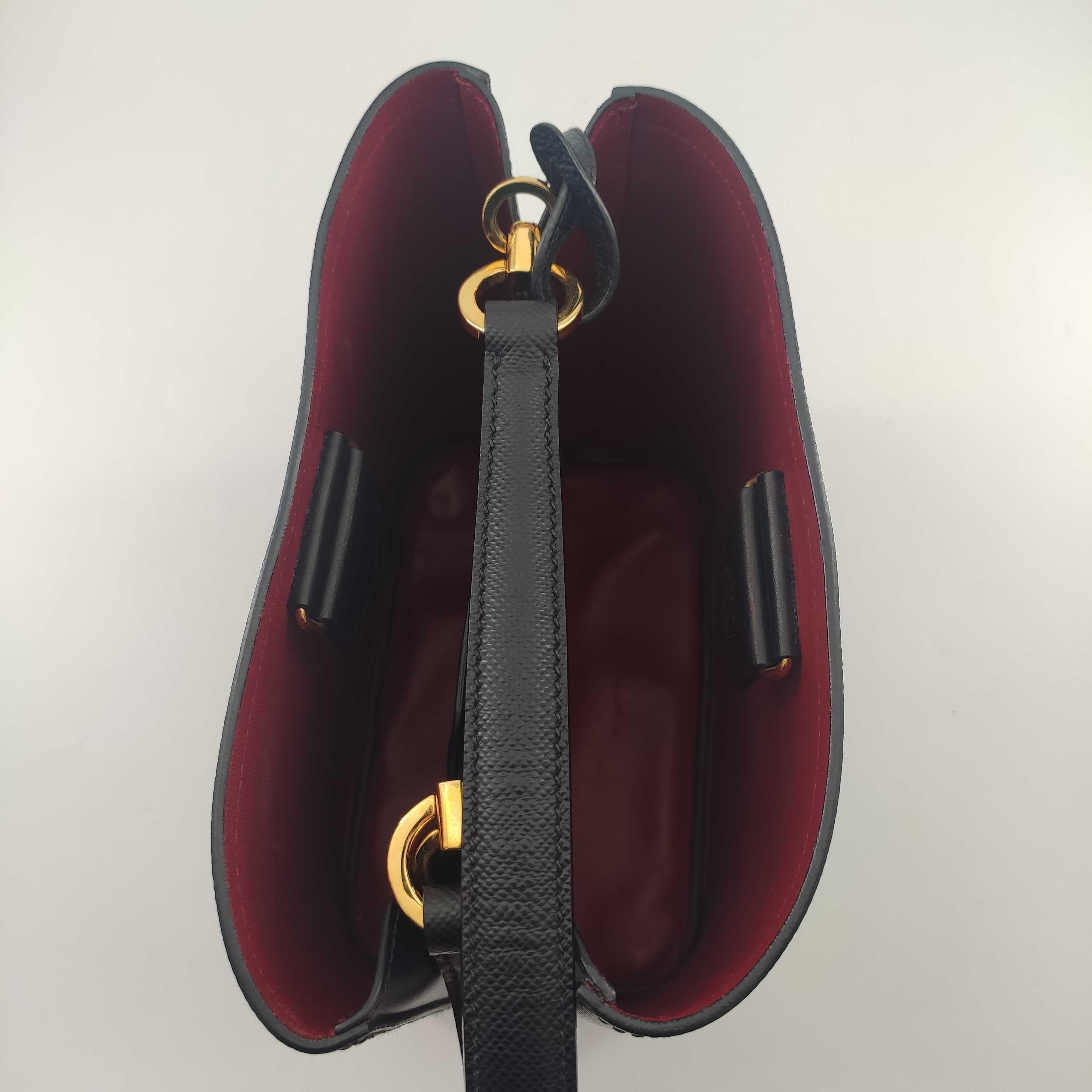 PRADA Panier Shoulder bag in Black Leather For Sale 1