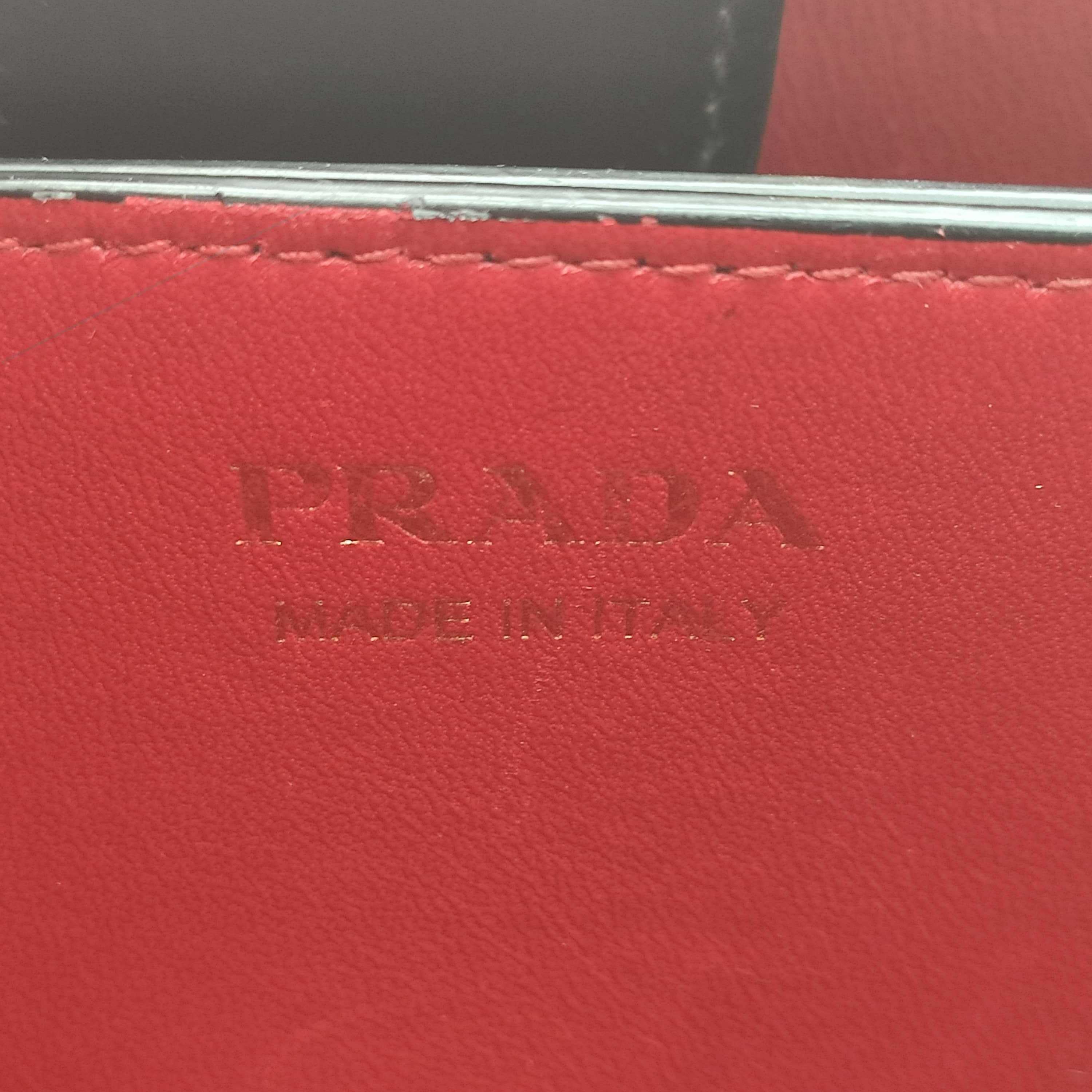PRADA Panier Shoulder bag in Black Leather For Sale 3
