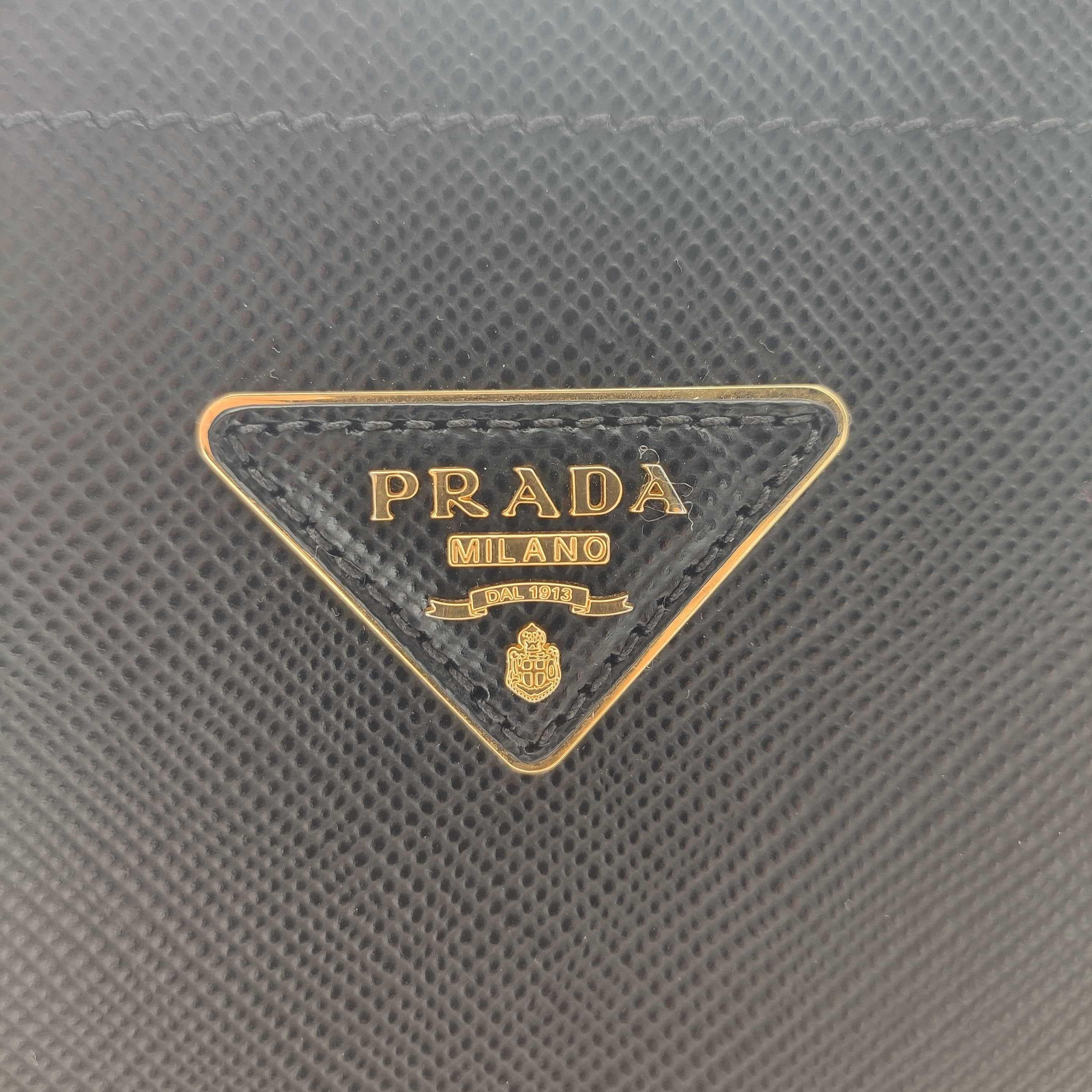 PRADA Panier Shoulder bag in Black Leather For Sale 5