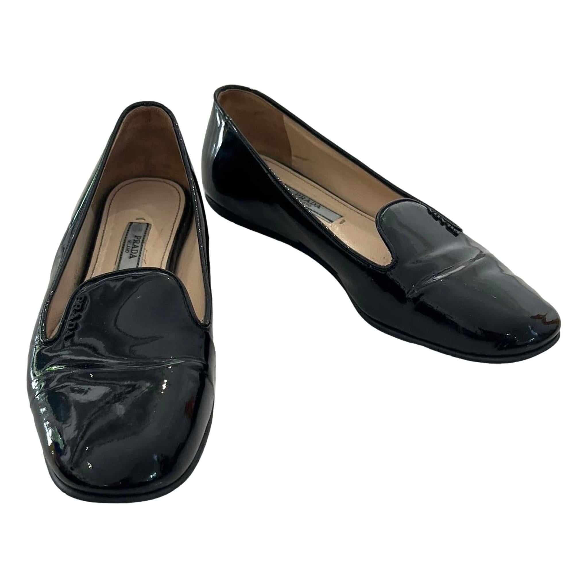 Mocasines de charol Prada Negro en venta