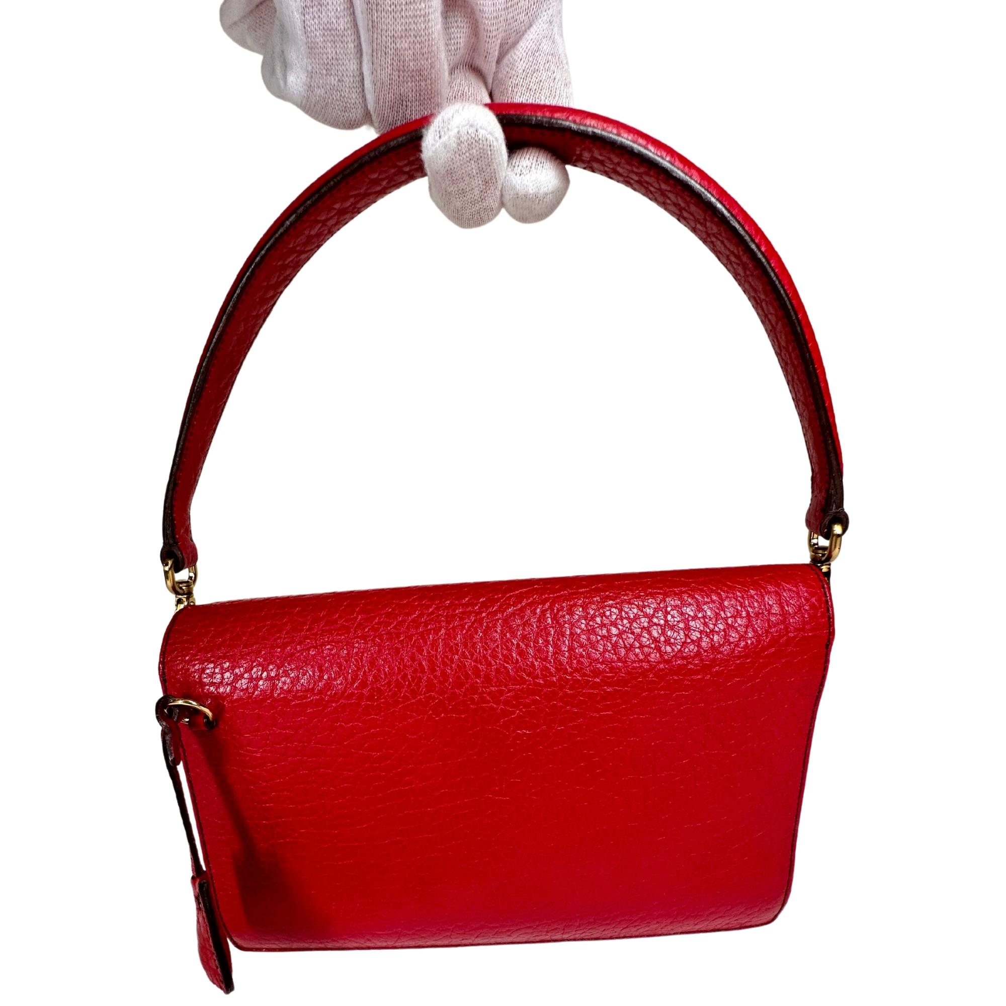 Prada Pebbled Leather Red Berlino Sound Bag In Good Condition In Montreal, Quebec