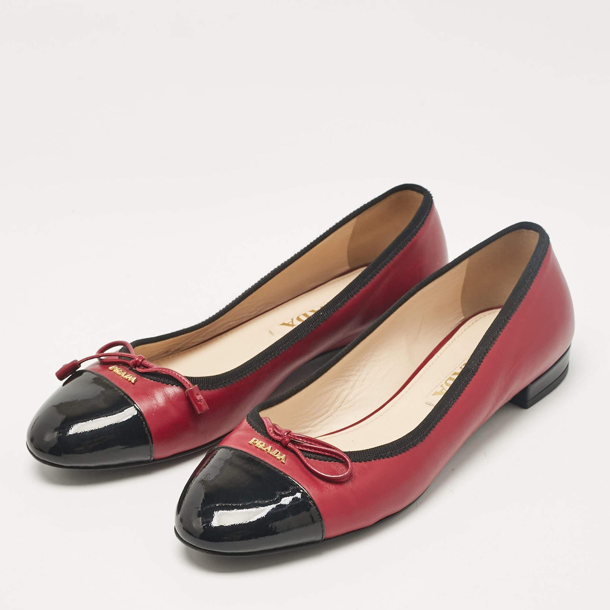 Defined by comfort and effortless style no wardrobe is ever complete without a pair of chic ballet flats. This pair is lovely to look at and is equipped with elements like a comfortable insole and a durable sole.
