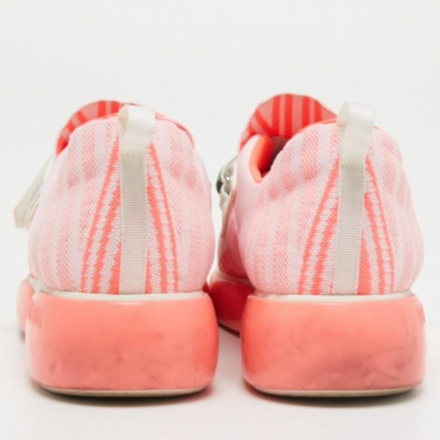 Prada, scarpe da ginnastica slip on in tessuto rosa taglia 38 in vendita 1