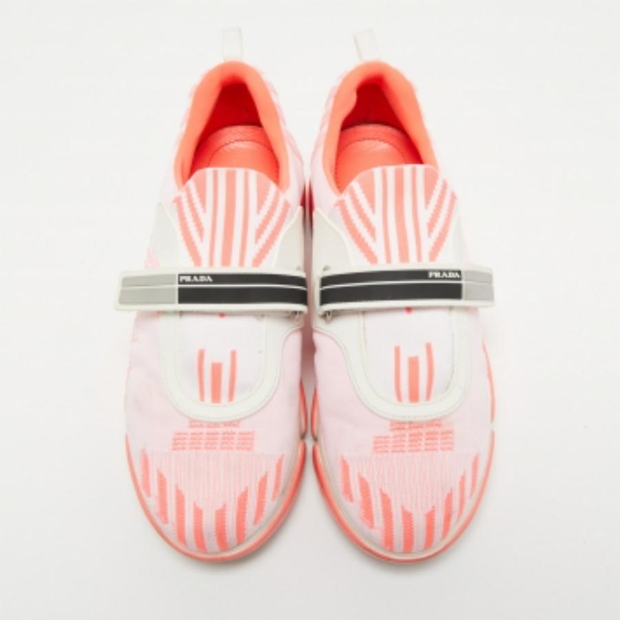 Prada, scarpe da ginnastica slip on in tessuto rosa taglia 38 in vendita 2