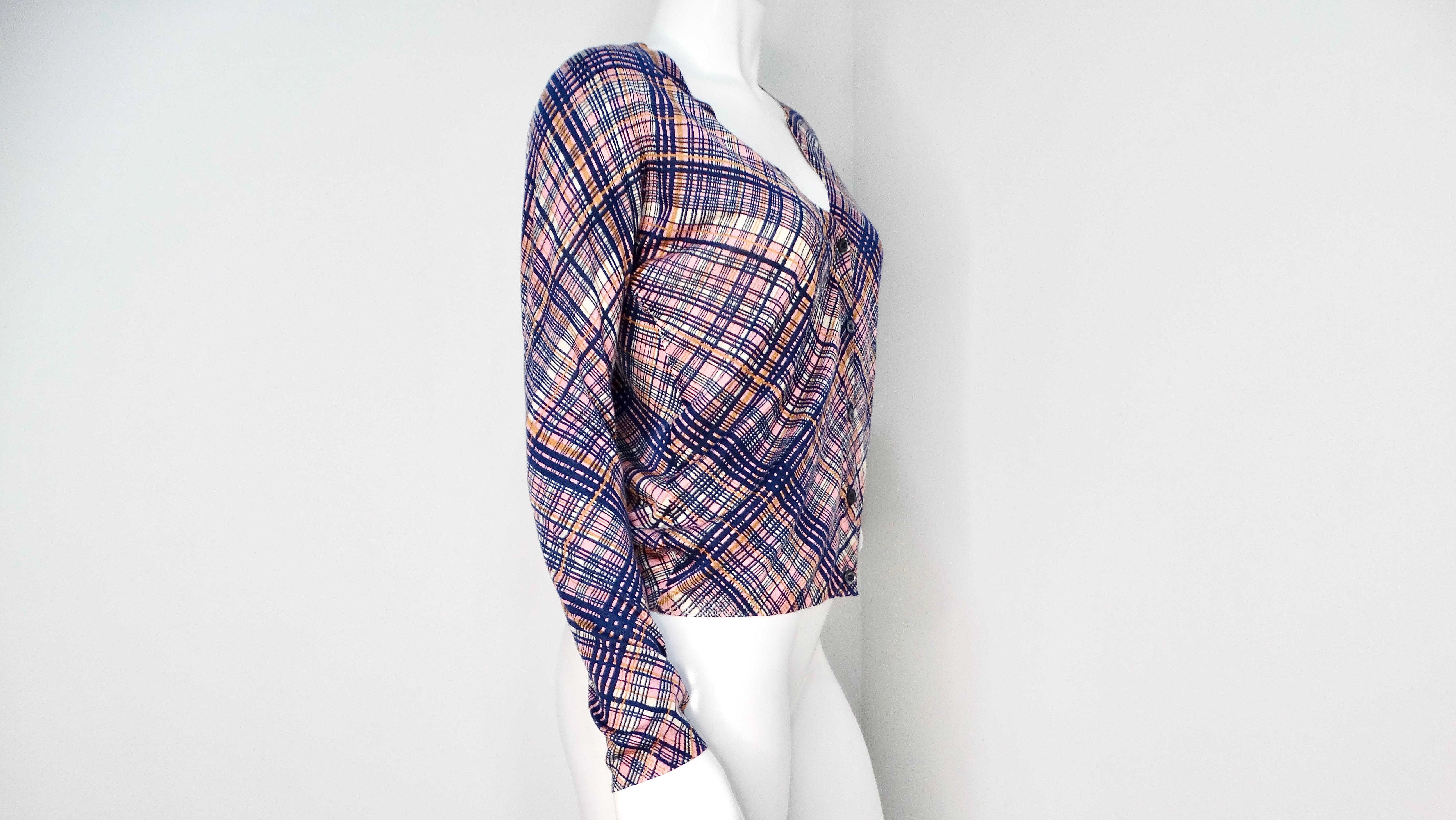 Cardigan à carreaux rose et bleu marine Prada Bon état - En vente à Scottsdale, AZ