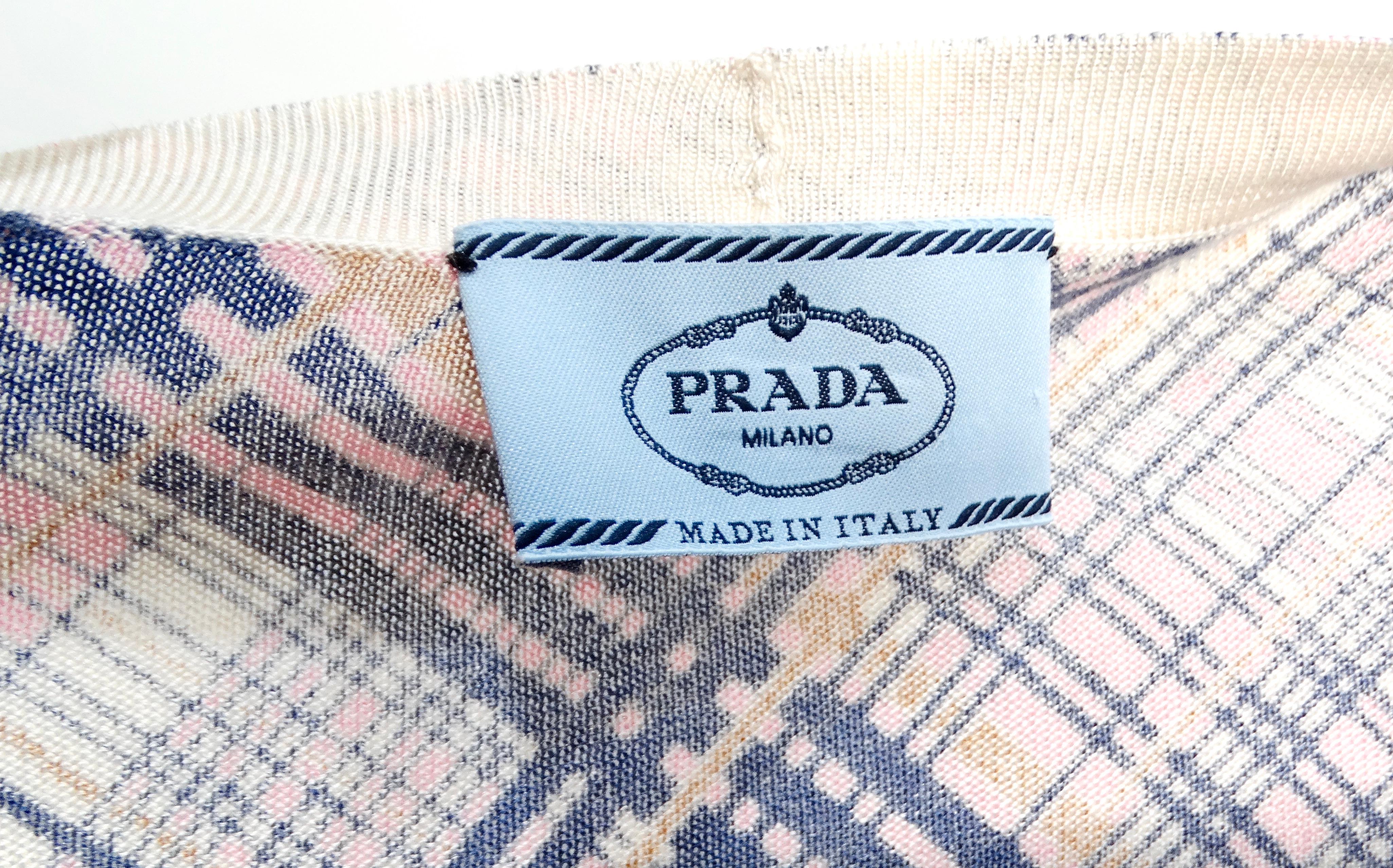 Cardigan à carreaux rose et bleu marine Prada en vente 2