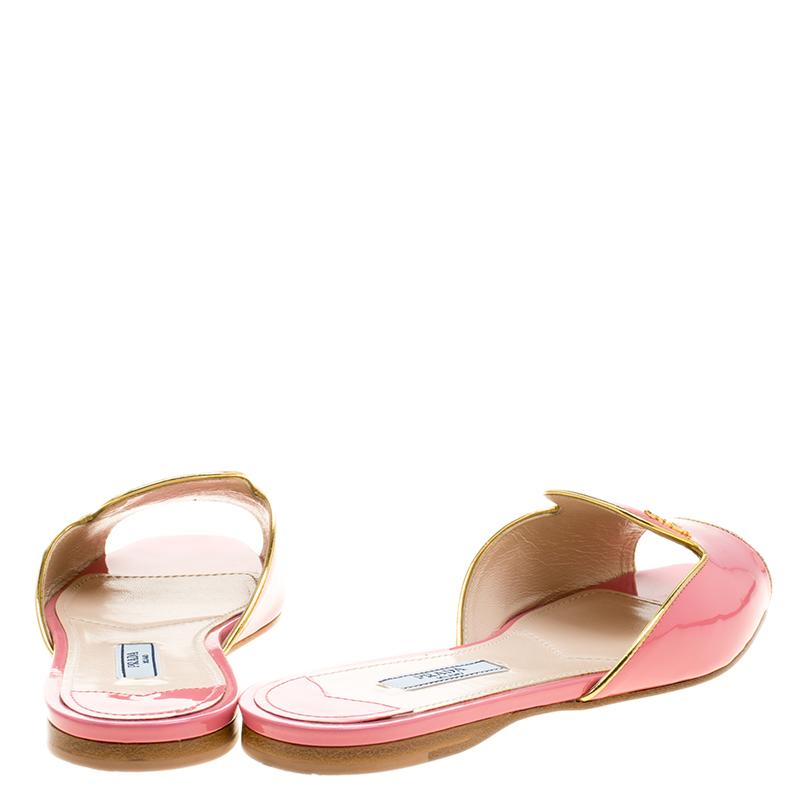 Prada Pink Patent Leather Flat Slides Size 36.5 In Good Condition In Dubai, Al Qouz 2
