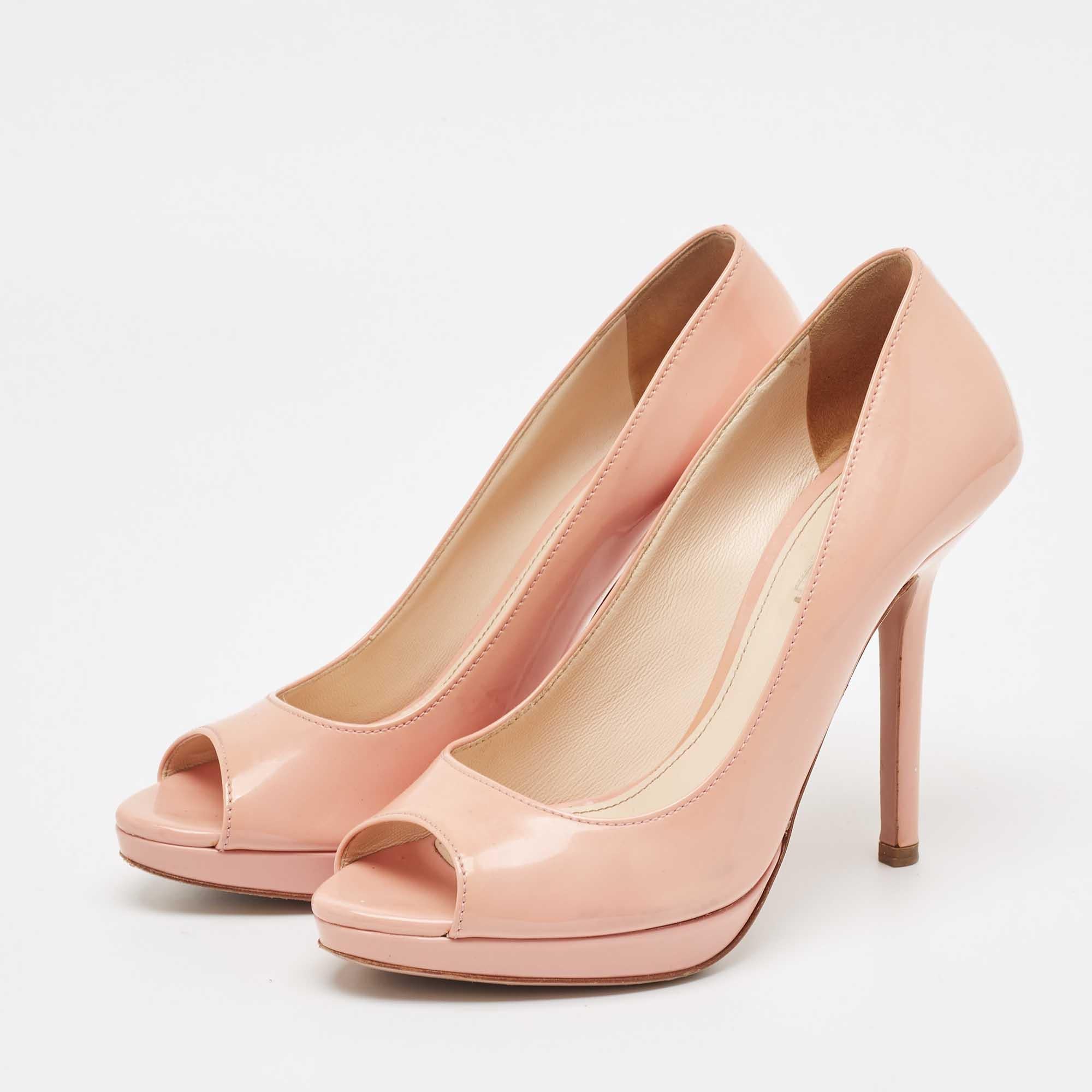 Exhibit an elegant style with this pair of pumps. These elegant shoes are crafted from quality materials. They are set on durable soles and sleek heels.