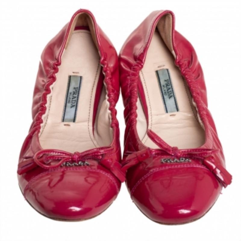 Prada Pink Patent Leather Tassel Bow Scrunch Ballet Flats Size 35 For Sale 1