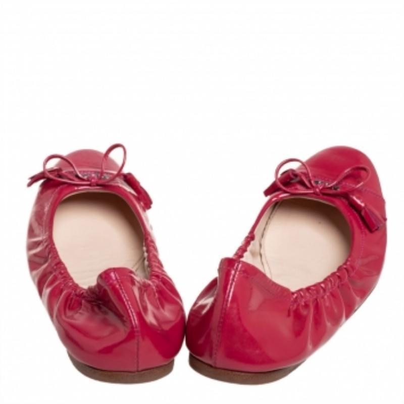 Prada Pink Patent Leather Tassel Bow Scrunch Ballet Flats Size 35 For Sale 2