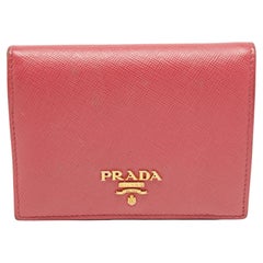 Portacarte Bifold in pelle saffiano rosa di Prada