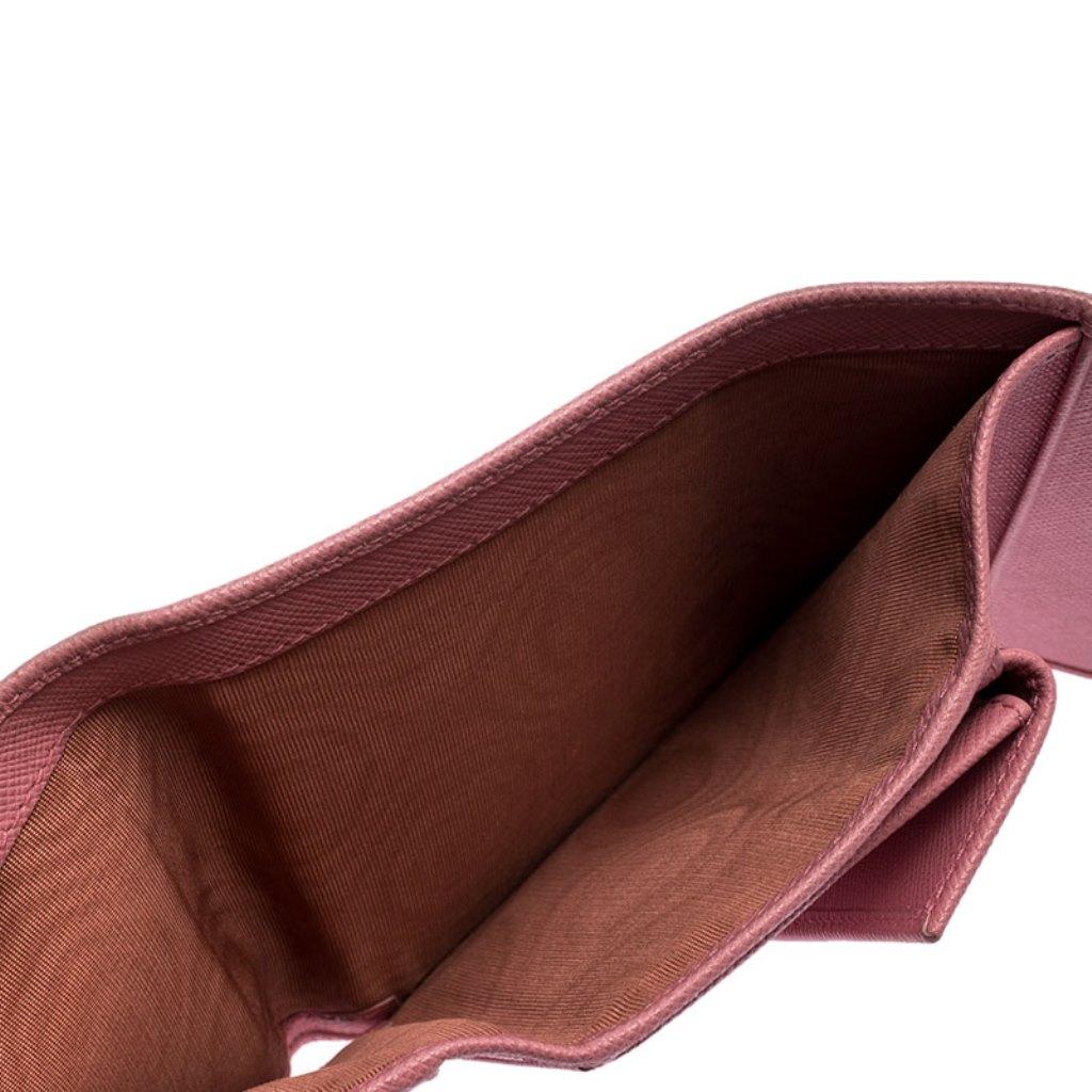 Prada Pink Saffiano Leather Bow Flap Trifold Wallet In Good Condition In Dubai, Al Qouz 2