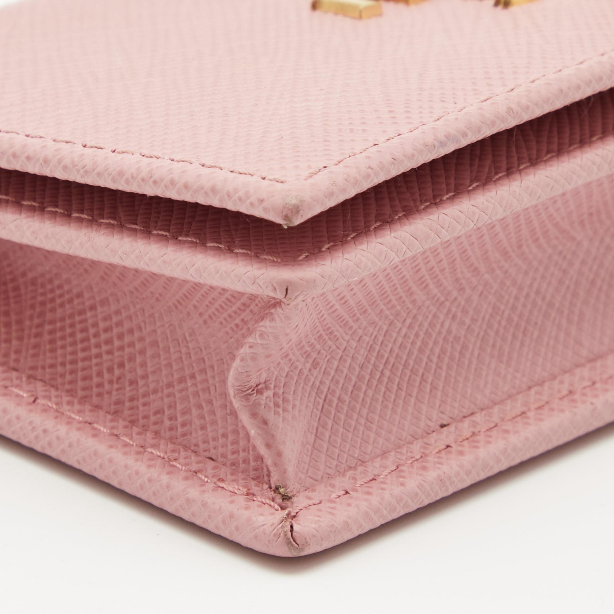Prada Pink Saffiano Leather Card Holder In Good Condition In Dubai, Al Qouz 2