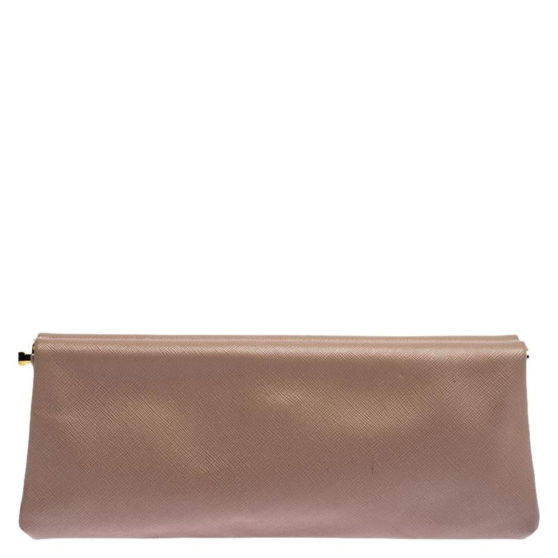 Expertly designed, this clutch from Prada has a framed body made from Saffiano leather. While the brand label in gold-tone adorns the front, a spacious interior makes the clutch functional. Complete your evening ensemble with this beautiful
