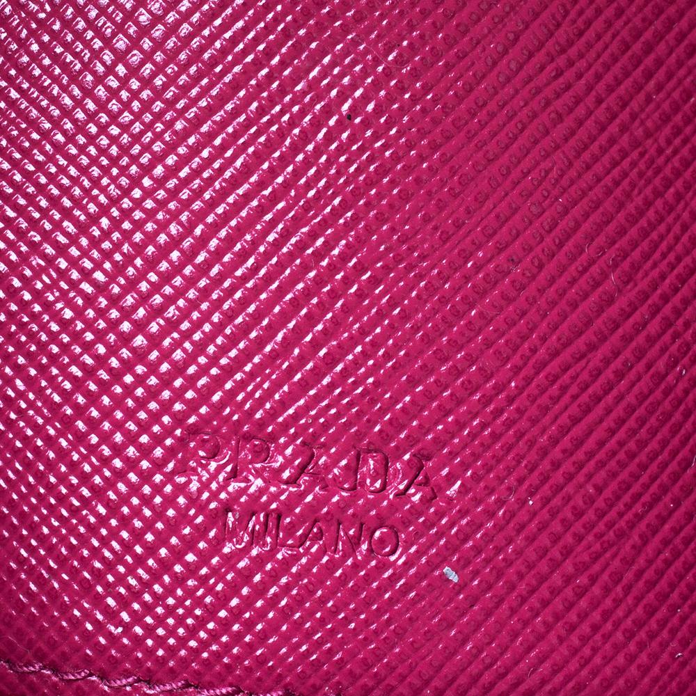 Prada Pink Saffiano Leather Envelope Wallet In Good Condition In Dubai, Al Qouz 2