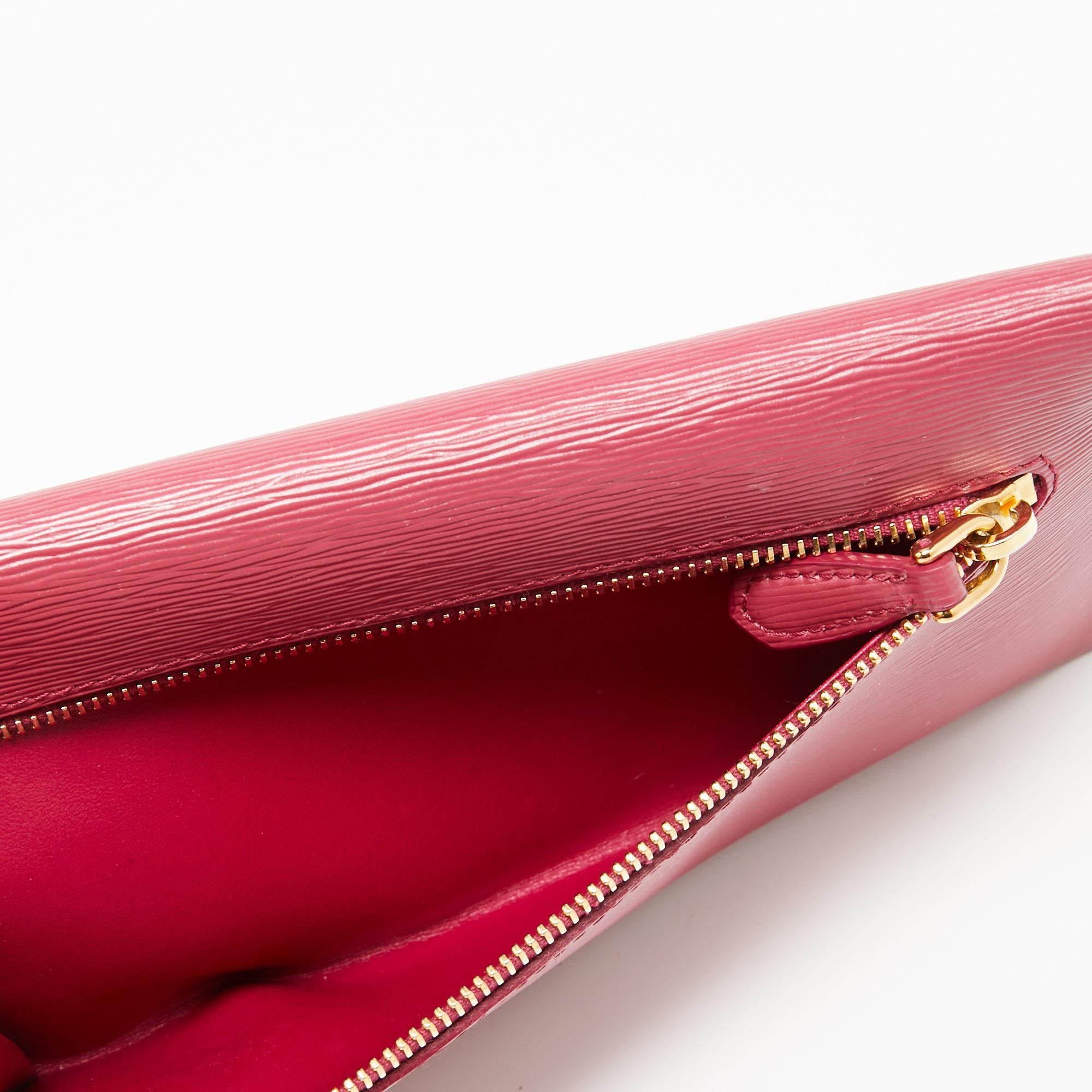 Prada Pink Saffiano Leather Envelope Wallet In Good Condition In Dubai, Al Qouz 2