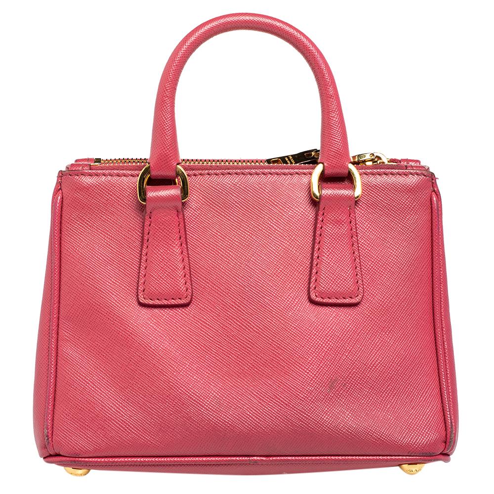 Loved for its classic appeal and functional design, Galleria is one of the most iconic and popular bags from the house of Prada. This beauty in pink is crafted from Saffiano leather and is equipped with two top handles and the brand logo at the