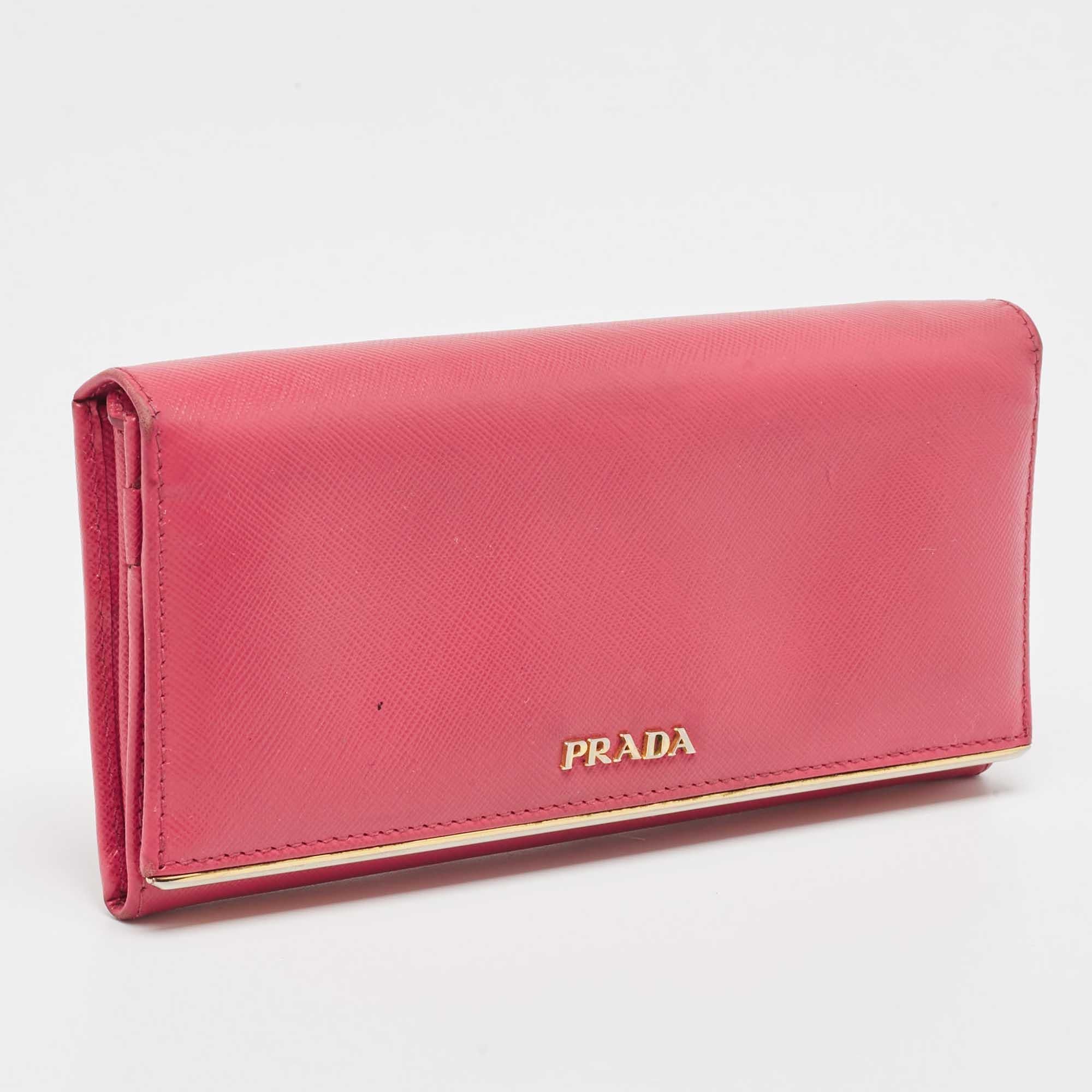 Prada Pink Saffiano Leather Metal Detail Continental Wallet In Good Condition For Sale In Dubai, Al Qouz 2