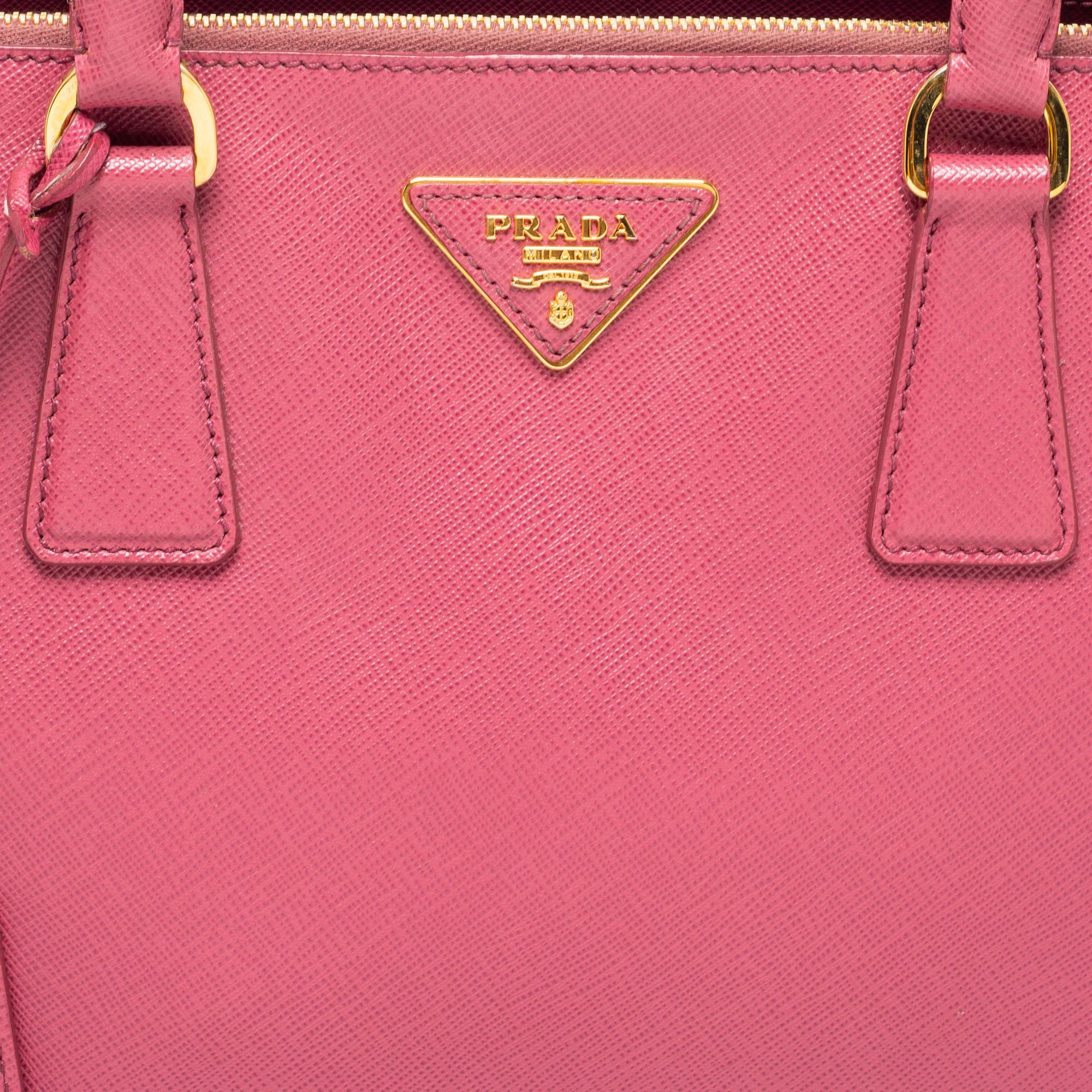 Prada Pink Saffiano Lux Leather Large Double Zip Tote In Good Condition In Dubai, Al Qouz 2