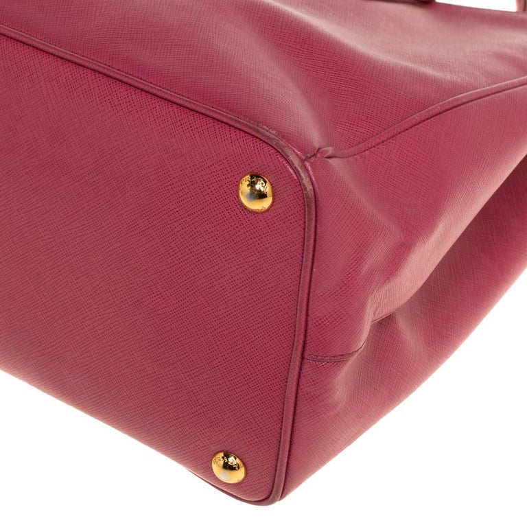 Shop PRADA GALLERIA 2016-17FW Tamaris Coral Pink Saffiano Lux Handbag  (BN1801 NZV F060M) by Florence koko